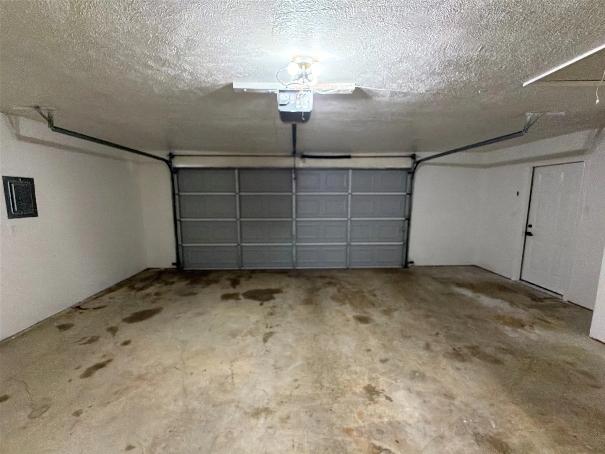 Single Family Residence For Sale in Denton County , 1329 Wellington Drive, Denton, Texas 76209, 3 Bedroom, 2 Bathroom, 2 Garage spaces, 2,076 Sqft, built in 1965, mls#21396066, Real Estate Agent in Denton, Homes For Sale in Denton county, Homes For Sale in Denton, Realtor in Denton Texas, Real Estate Brokerage Independent Realty Texas, Luminita Cordes Realtor