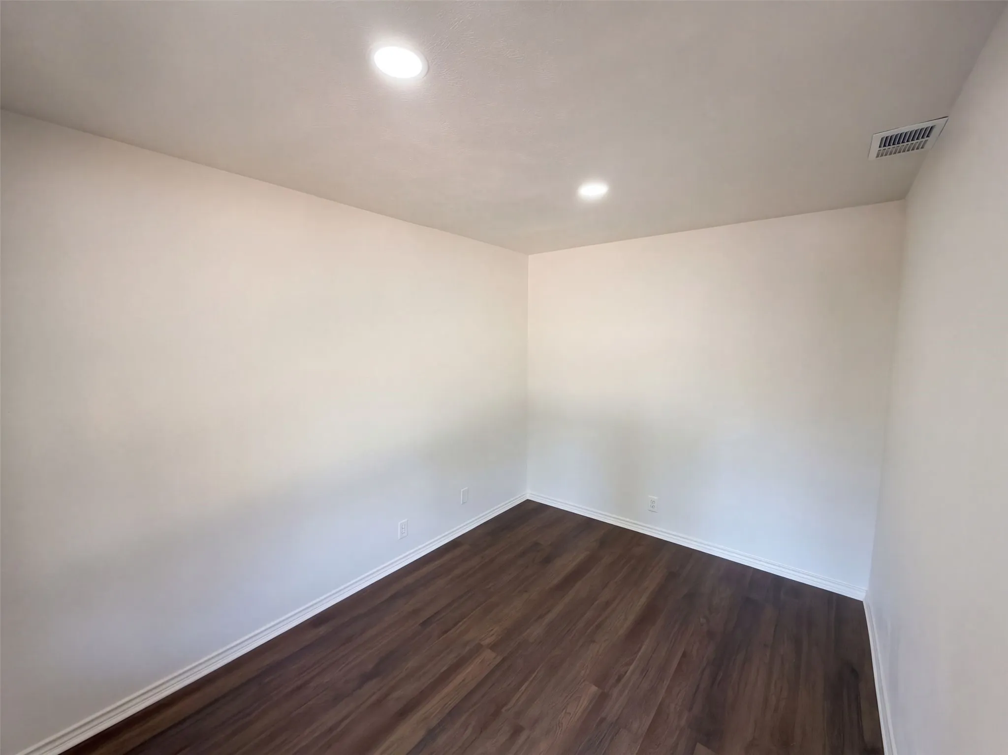 Single Family Residence For Sale in Denton County , 1329 Wellington Drive, Denton, Texas 76209, 3 Bedroom, 2 Bathroom, 2 Garage spaces, 2,076 Sqft, built in 1965, mls#21396066, Real Estate Agent in Denton, Homes For Sale in Denton county, Homes For Sale in Denton, Realtor in Denton Texas, Real Estate Brokerage Independent Realty Texas, Luminita Cordes Realtor
