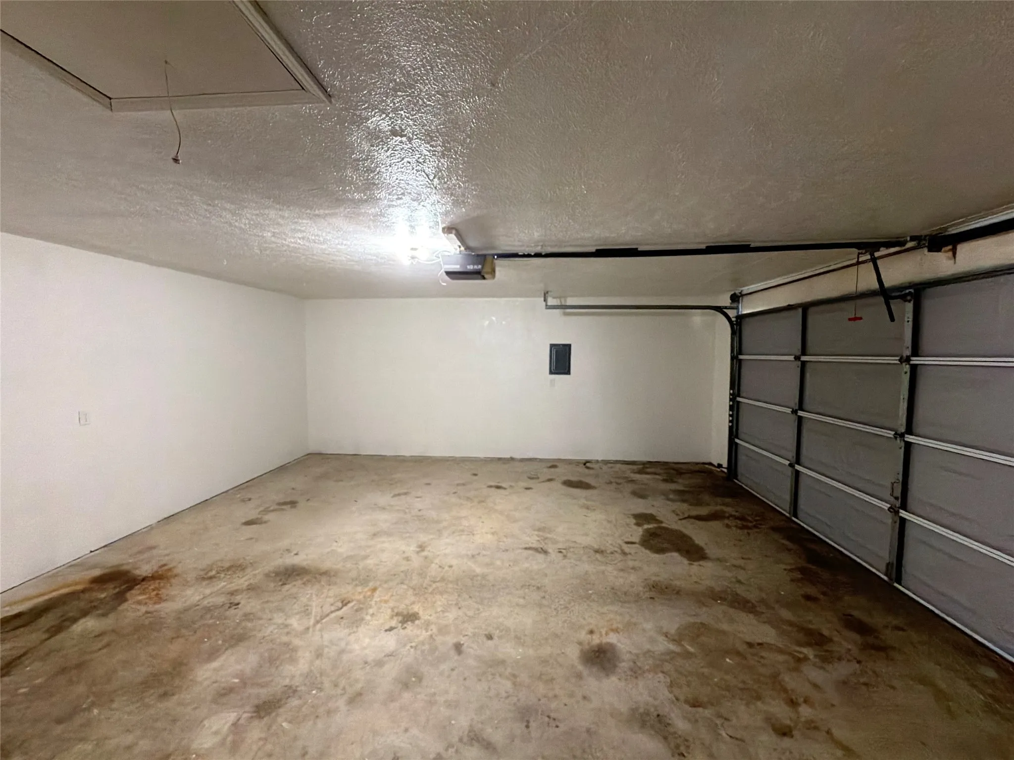 Single Family Residence For Sale in Denton County , 1329 Wellington Drive, Denton, Texas 76209, 3 Bedroom, 2 Bathroom, 2 Garage spaces, 2,076 Sqft, built in 1965, mls#21396066, Real Estate Agent in Denton, Homes For Sale in Denton county, Homes For Sale in Denton, Realtor in Denton Texas, Real Estate Brokerage Independent Realty Texas, Luminita Cordes Realtor