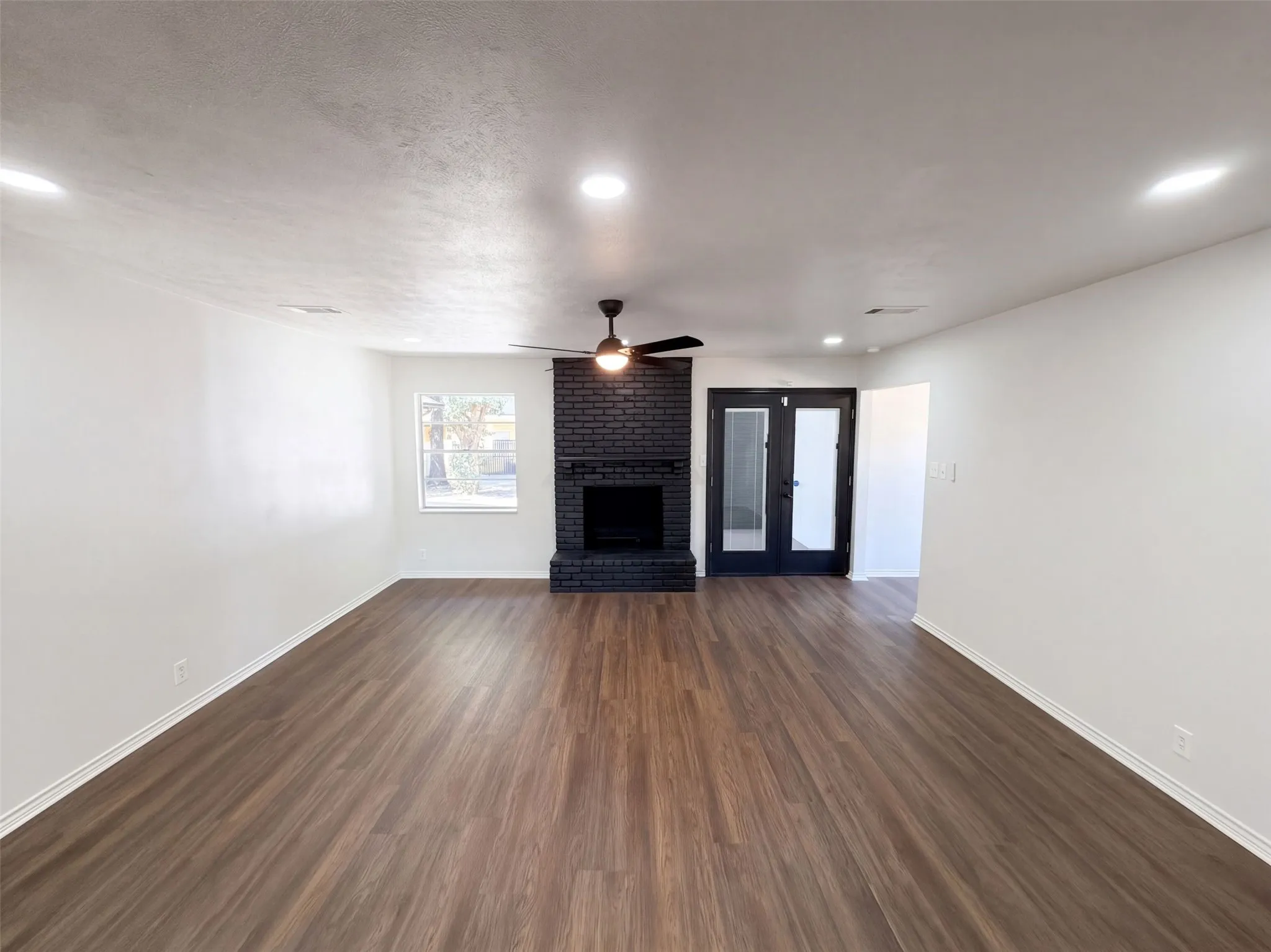Single Family Residence For Sale in Denton County , 1329 Wellington Drive, Denton, Texas 76209, 3 Bedroom, 2 Bathroom, 2 Garage spaces, 2,076 Sqft, built in 1965, mls#21396066, Real Estate Agent in Denton, Homes For Sale in Denton county, Homes For Sale in Denton, Realtor in Denton Texas, Real Estate Brokerage Independent Realty Texas, Luminita Cordes Realtor