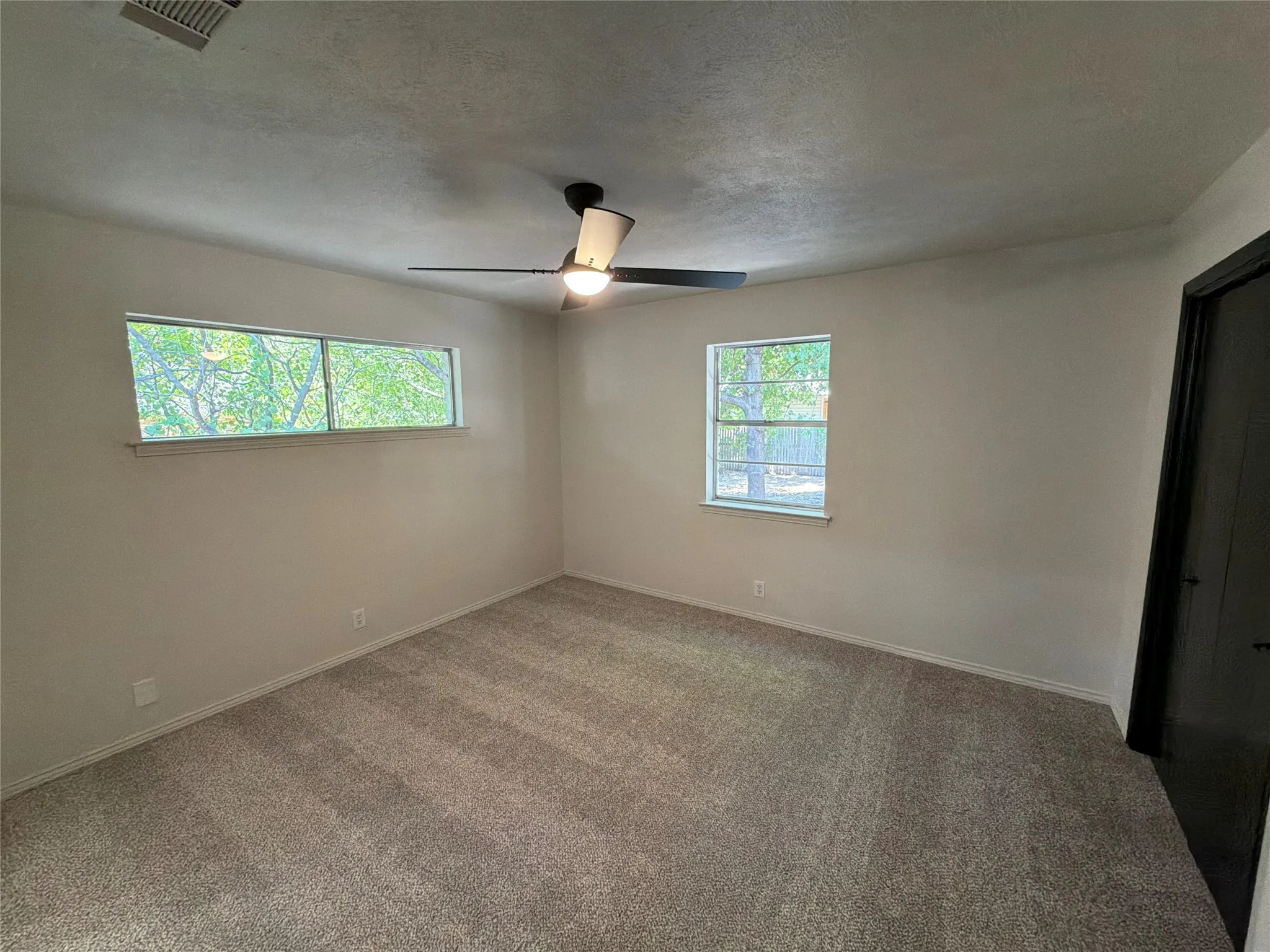 Single Family Residence For Sale in Denton County , 1329 Wellington Drive, Denton, Texas 76209, 3 Bedroom, 2 Bathroom, 2 Garage spaces, 2,076 Sqft, built in 1965, mls#21396066, Real Estate Agent in Denton, Homes For Sale in Denton county, Homes For Sale in Denton, Realtor in Denton Texas, Real Estate Brokerage Independent Realty Texas, Luminita Cordes Realtor