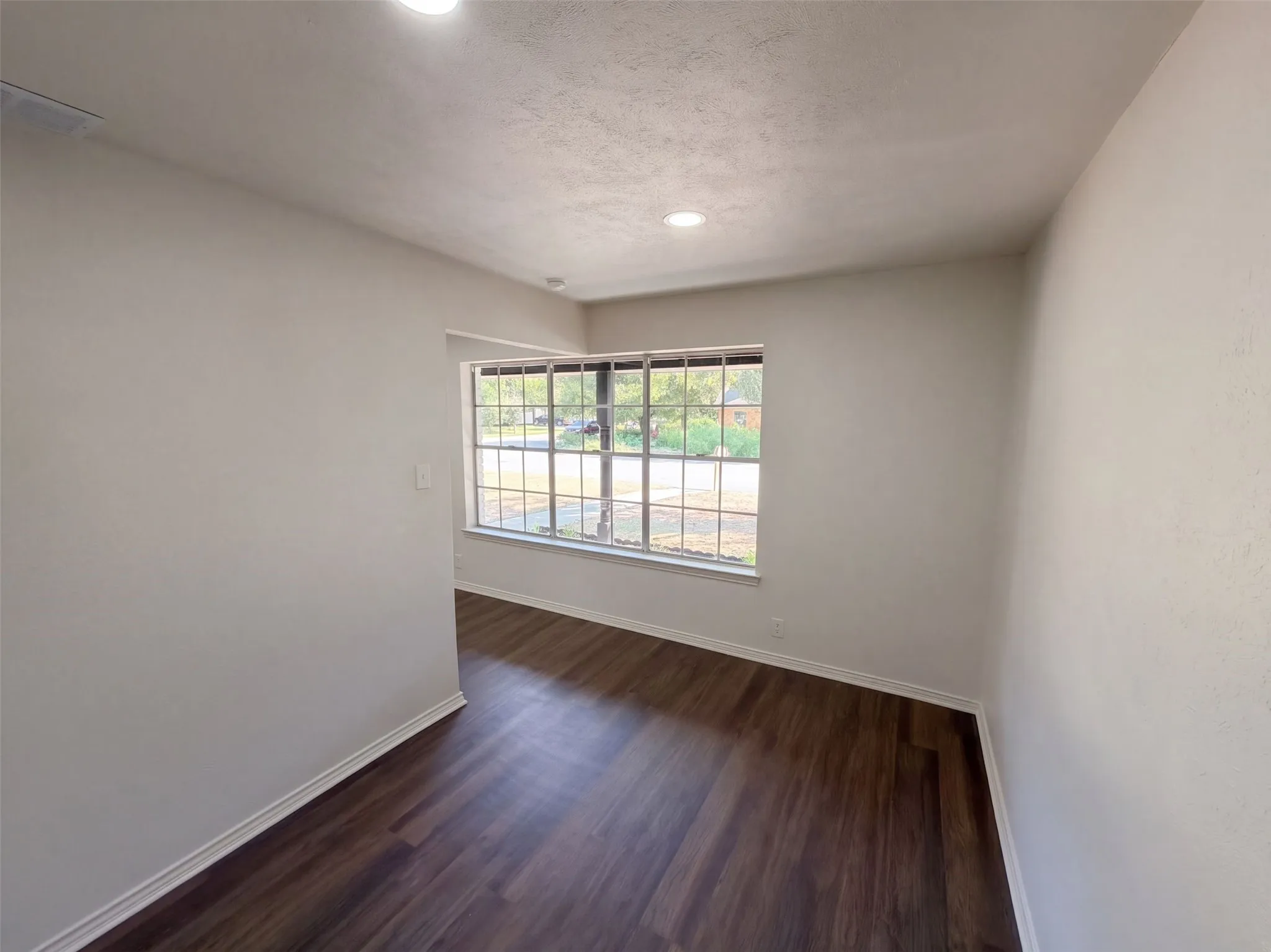Single Family Residence For Sale in Denton County , 1329 Wellington Drive, Denton, Texas 76209, 3 Bedroom, 2 Bathroom, 2 Garage spaces, 2,076 Sqft, built in 1965, mls#21396066, Real Estate Agent in Denton, Homes For Sale in Denton county, Homes For Sale in Denton, Realtor in Denton Texas, Real Estate Brokerage Independent Realty Texas, Luminita Cordes Realtor