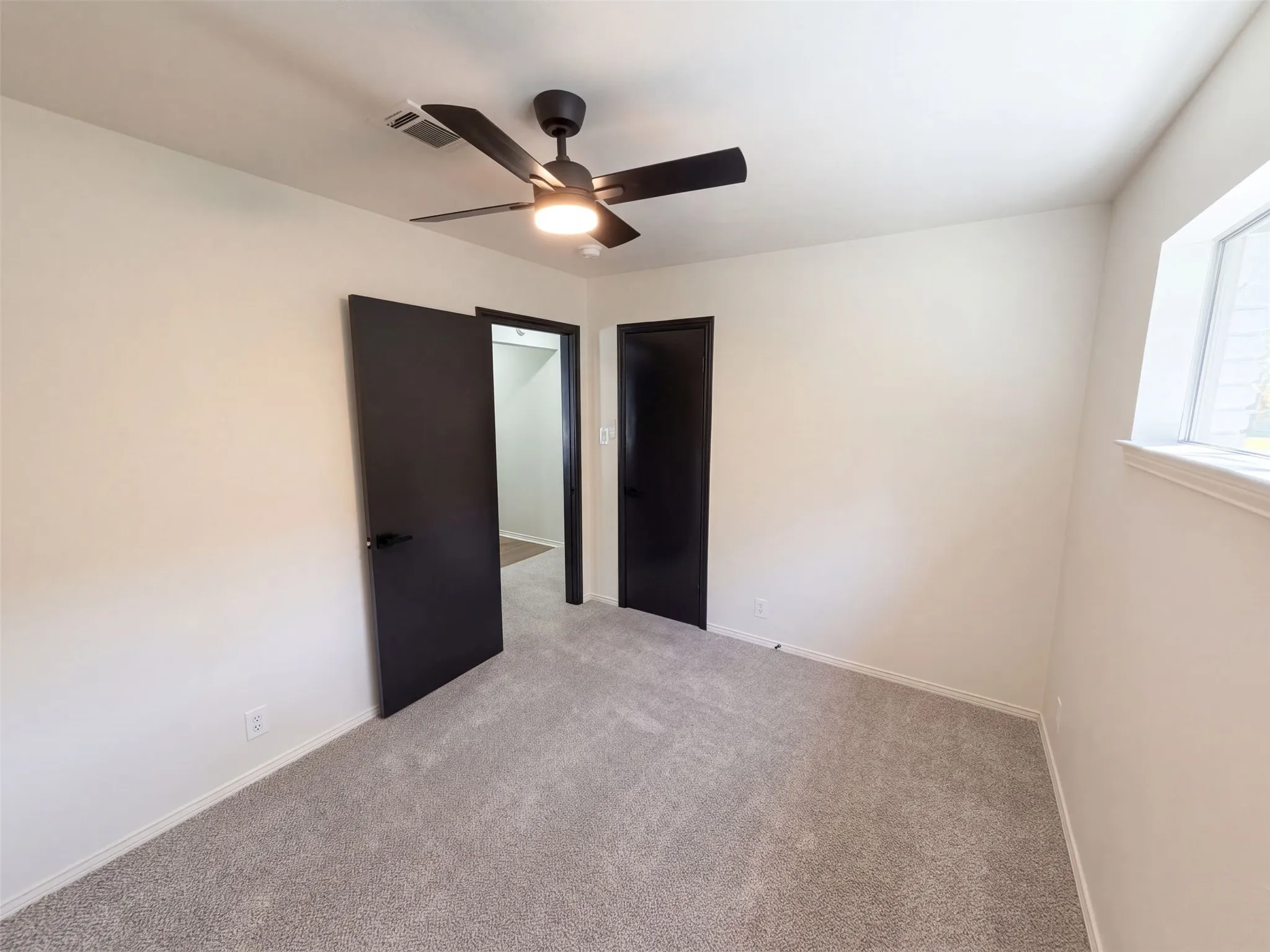 Single Family Residence For Sale in Denton County , 1329 Wellington Drive, Denton, Texas 76209, 3 Bedroom, 2 Bathroom, 2 Garage spaces, 2,076 Sqft, built in 1965, mls#21396066, Real Estate Agent in Denton, Homes For Sale in Denton county, Homes For Sale in Denton, Realtor in Denton Texas, Real Estate Brokerage Independent Realty Texas, Luminita Cordes Realtor
