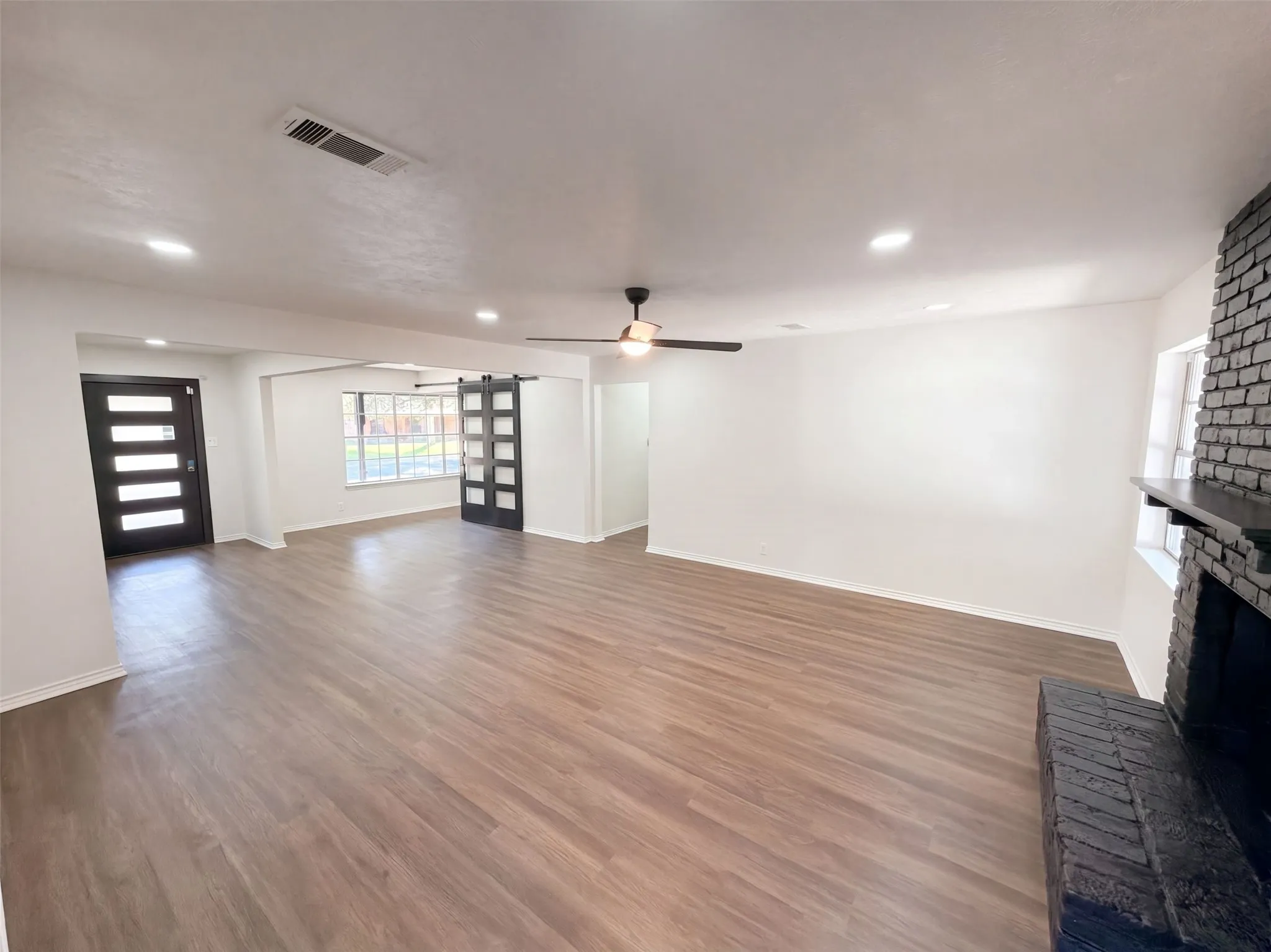 Single Family Residence For Sale in Denton County , 1329 Wellington Drive, Denton, Texas 76209, 3 Bedroom, 2 Bathroom, 2 Garage spaces, 2,076 Sqft, built in 1965, mls#21396066, Real Estate Agent in Denton, Homes For Sale in Denton county, Homes For Sale in Denton, Realtor in Denton Texas, Real Estate Brokerage Independent Realty Texas, Luminita Cordes Realtor