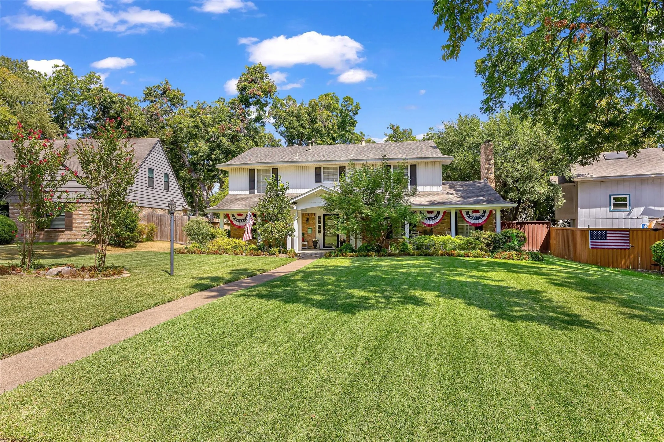 Single Family Residence For Sale in Dallas County , 9908 Robin Hill Lane, Dallas, Texas 75238, 4 Bedroom, 3 Bathroom, 2 Garage spaces, 2,930 Sqft, built in 1964, mls#21394701, Real Estate Agent in Dallas, Homes For Sale in Dallas county, Homes For Sale in Dallas, Realtor in Dallas Texas, Real Estate Brokerage Independent Realty Texas, Luminita Cordes Realtor