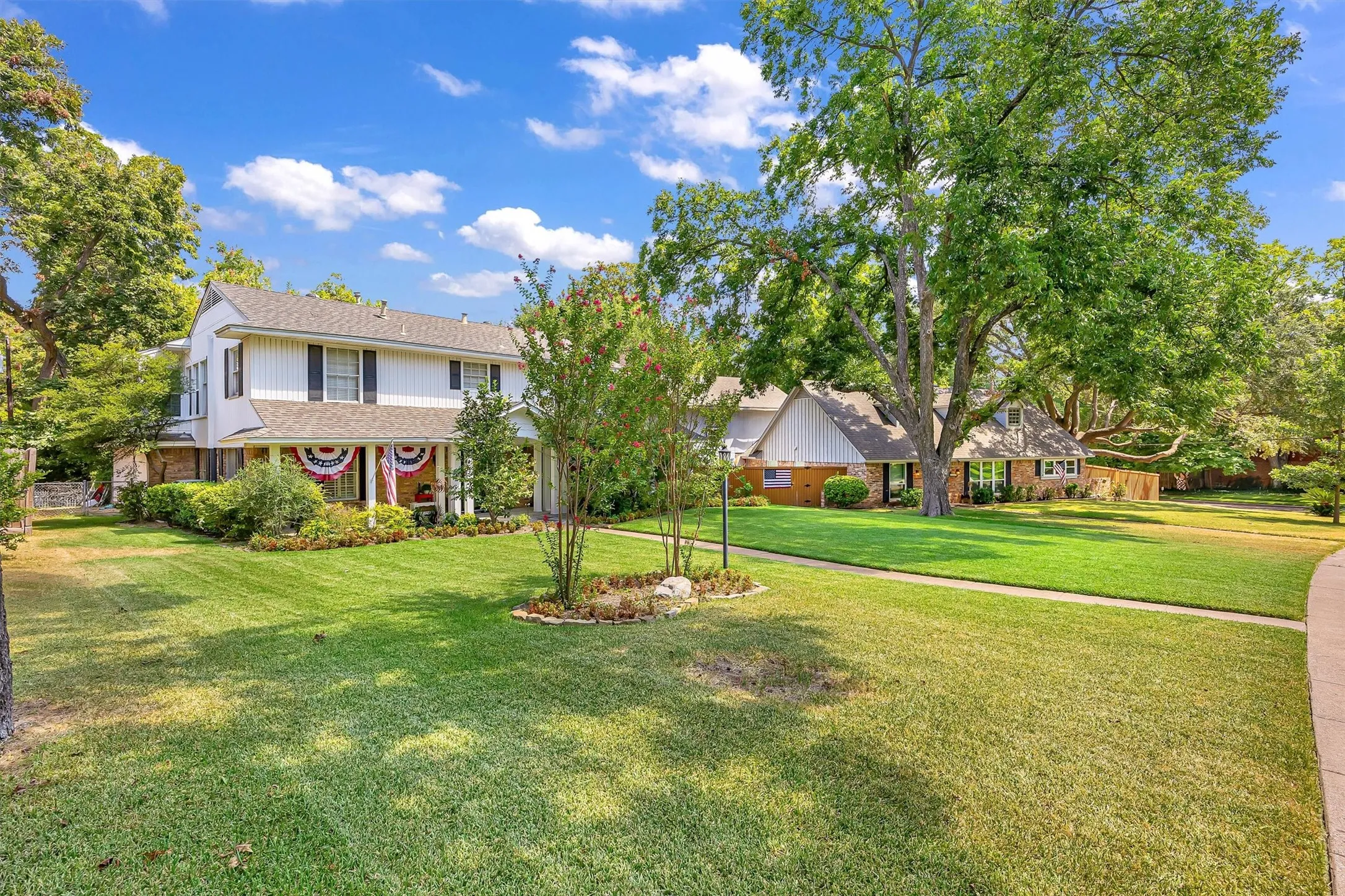 Single Family Residence For Sale in Dallas County , 9908 Robin Hill Lane, Dallas, Texas 75238, 4 Bedroom, 3 Bathroom, 2 Garage spaces, 2,930 Sqft, built in 1964, mls#21394701, Real Estate Agent in Dallas, Homes For Sale in Dallas county, Homes For Sale in Dallas, Realtor in Dallas Texas, Real Estate Brokerage Independent Realty Texas, Luminita Cordes Realtor