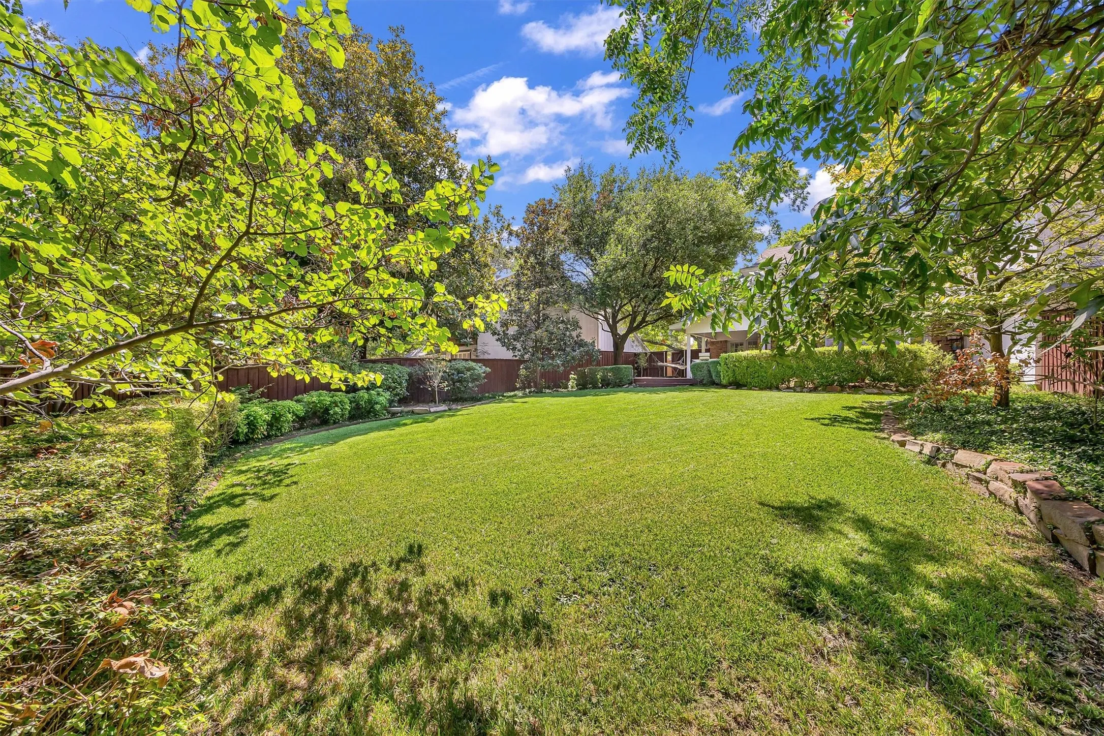 Single Family Residence For Sale in Dallas County , 9908 Robin Hill Lane, Dallas, Texas 75238, 4 Bedroom, 3 Bathroom, 2 Garage spaces, 2,930 Sqft, built in 1964, mls#21394701, Real Estate Agent in Dallas, Homes For Sale in Dallas county, Homes For Sale in Dallas, Realtor in Dallas Texas, Real Estate Brokerage Independent Realty Texas, Luminita Cordes Realtor