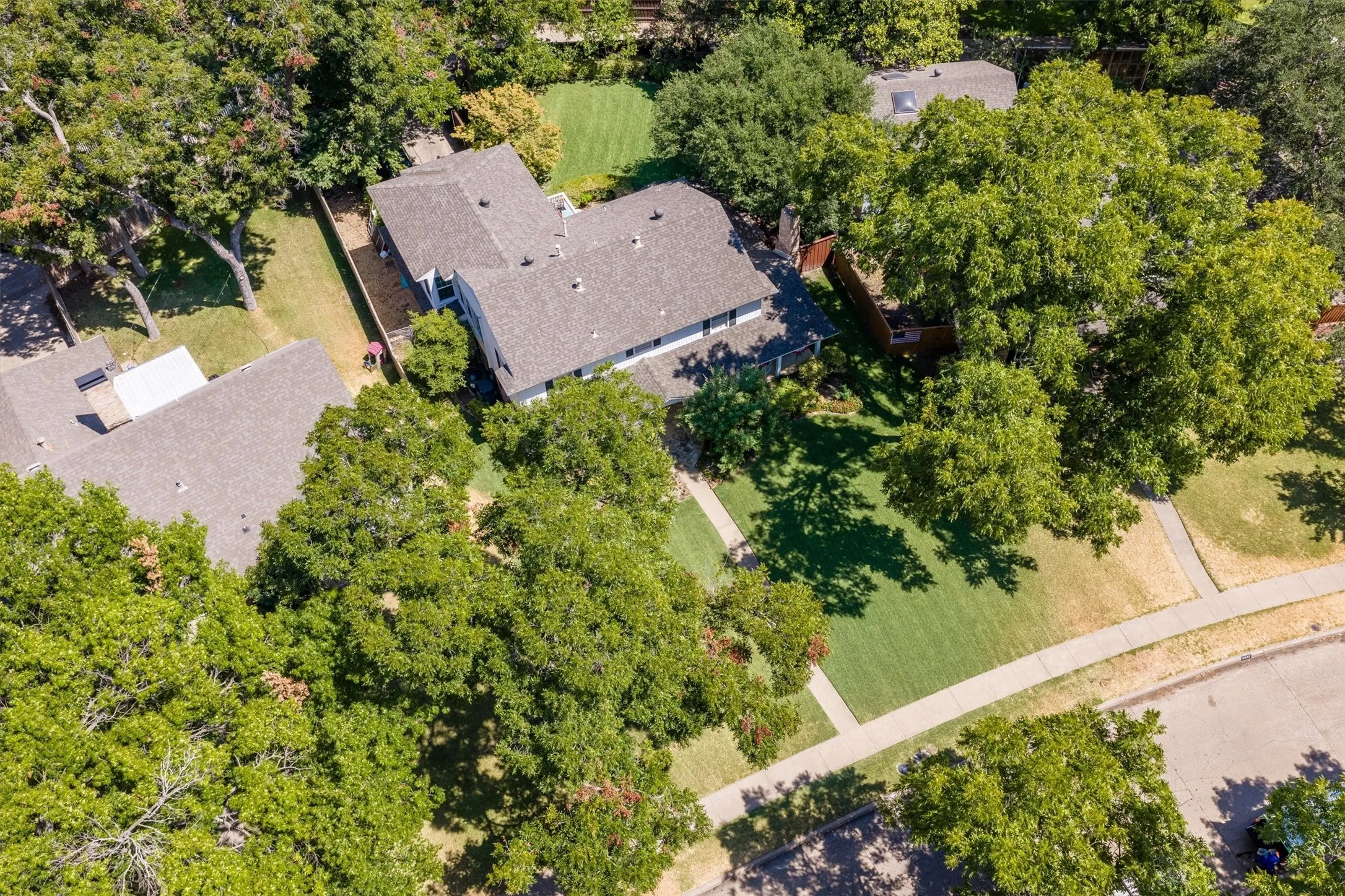 Single Family Residence For Sale in Dallas County , 9908 Robin Hill Lane, Dallas, Texas 75238, 4 Bedroom, 3 Bathroom, 2 Garage spaces, 2,930 Sqft, built in 1964, mls#21394701, Real Estate Agent in Dallas, Homes For Sale in Dallas county, Homes For Sale in Dallas, Realtor in Dallas Texas, Real Estate Brokerage Independent Realty Texas, Luminita Cordes Realtor