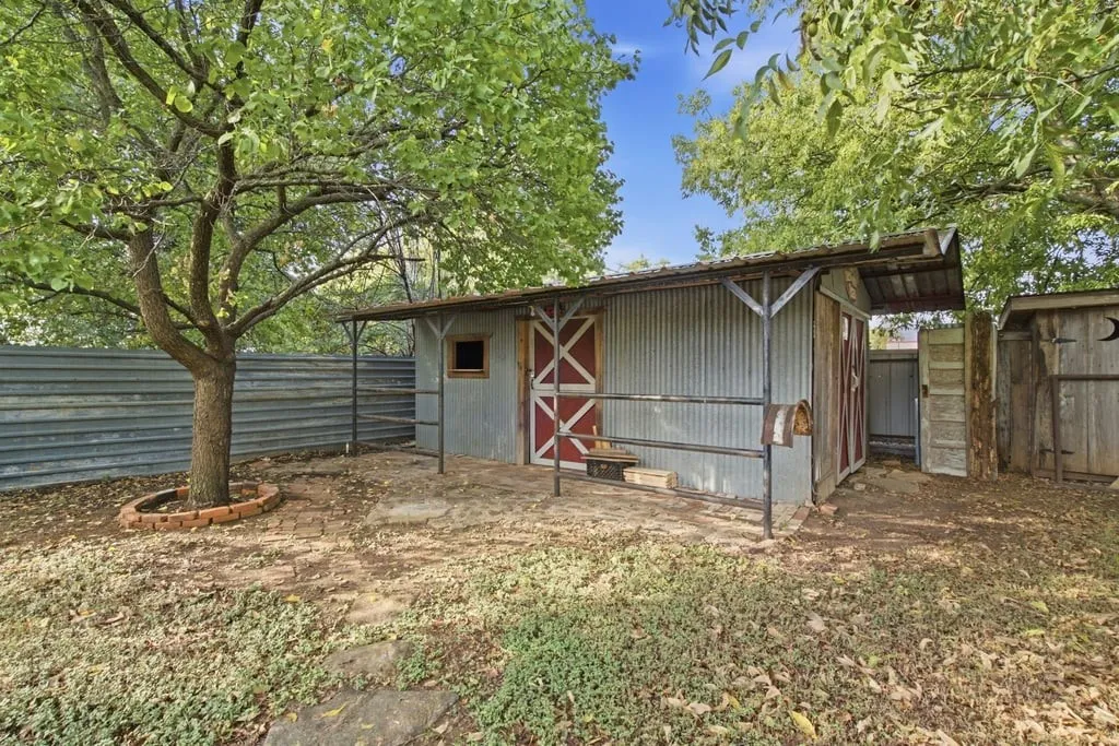 Single Family Residence For Sale in Eastland County , 901 W 8th Street, Cisco, Texas 76437, 2 Bedroom, 3 Bathroom, Garage spaces, 1,452 Sqft, built in 1940, mls#21393594, Real Estate Agent in Cisco, Homes For Sale in Eastland county, Homes For Sale in Cisco, Realtor in Cisco Texas, Real Estate Brokerage Independent Realty Texas, Luminita Cordes Realtor