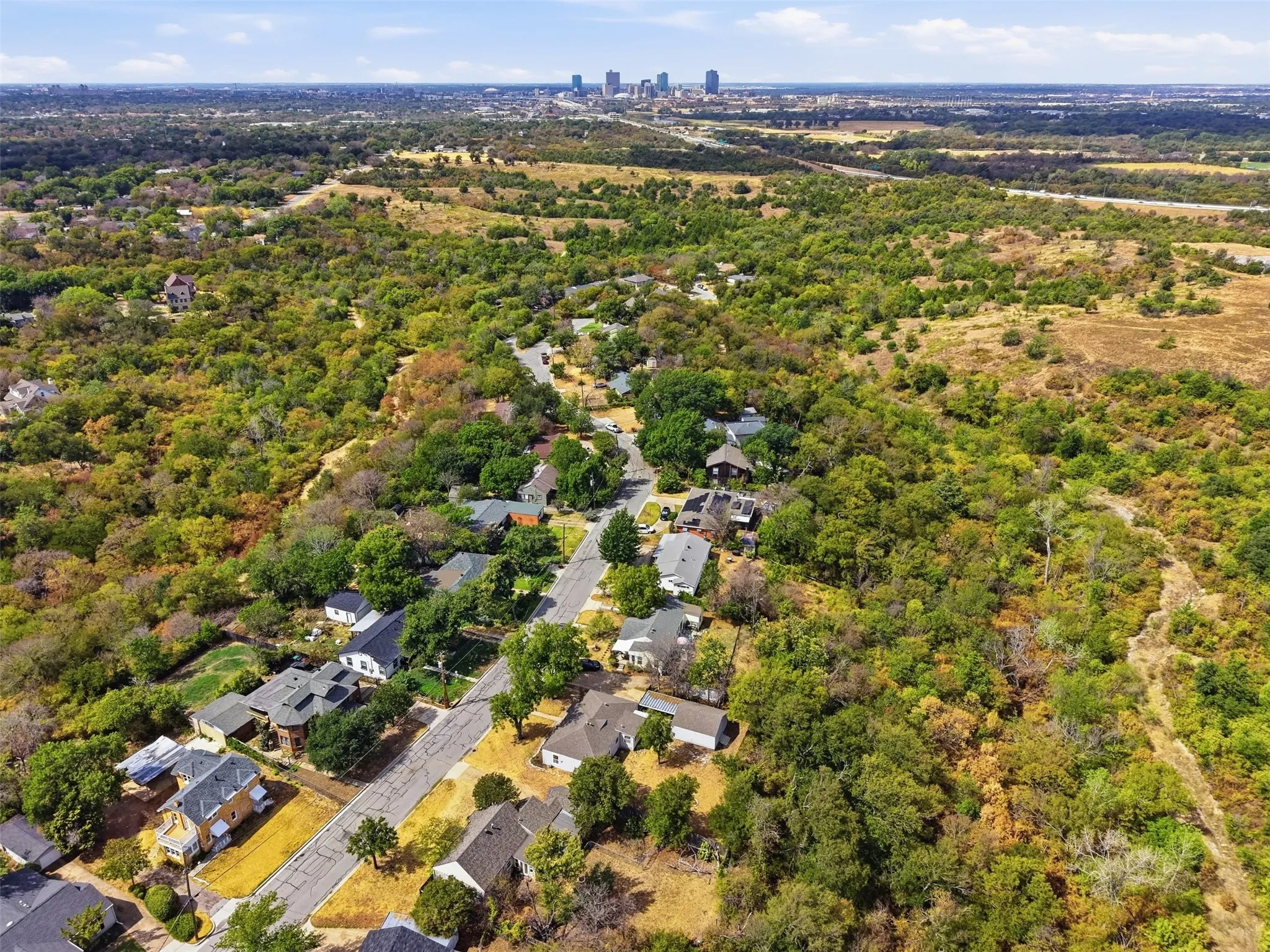 Single Family Residence For Sale in Tarrant County , 4005 Medford Road, Fort Worth, Texas 76103, 3 Bedroom, 1 Bathroom, 1 Garage spaces, 1,343 Sqft, built in 1946, mls#21395970, Real Estate Agent in Fort Worth, Homes For Sale in Tarrant county, Homes For Sale in Fort Worth, Realtor in Fort Worth Texas, Real Estate Brokerage Independent Realty Texas, Luminita Cordes Realtor