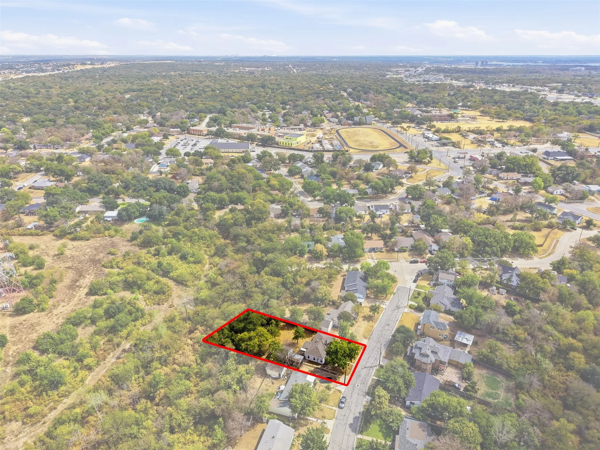 Single Family Residence For Sale in Tarrant County , 4005 Medford Road, Fort Worth, Texas 76103, 3 Bedroom, 1 Bathroom, 1 Garage spaces, 1,343 Sqft, built in 1946, mls#21395970, Real Estate Agent in Fort Worth, Homes For Sale in Tarrant county, Homes For Sale in Fort Worth, Realtor in Fort Worth Texas, Real Estate Brokerage Independent Realty Texas, Luminita Cordes Realtor