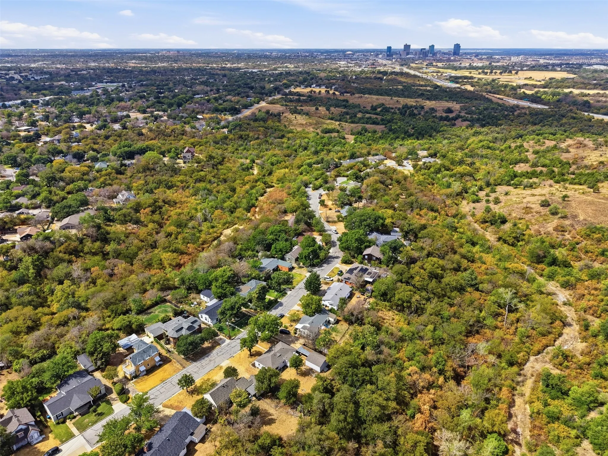 Single Family Residence For Sale in Tarrant County , 4005 Medford Road, Fort Worth, Texas 76103, 3 Bedroom, 1 Bathroom, 1 Garage spaces, 1,343 Sqft, built in 1946, mls#21395970, Real Estate Agent in Fort Worth, Homes For Sale in Tarrant county, Homes For Sale in Fort Worth, Realtor in Fort Worth Texas, Real Estate Brokerage Independent Realty Texas, Luminita Cordes Realtor