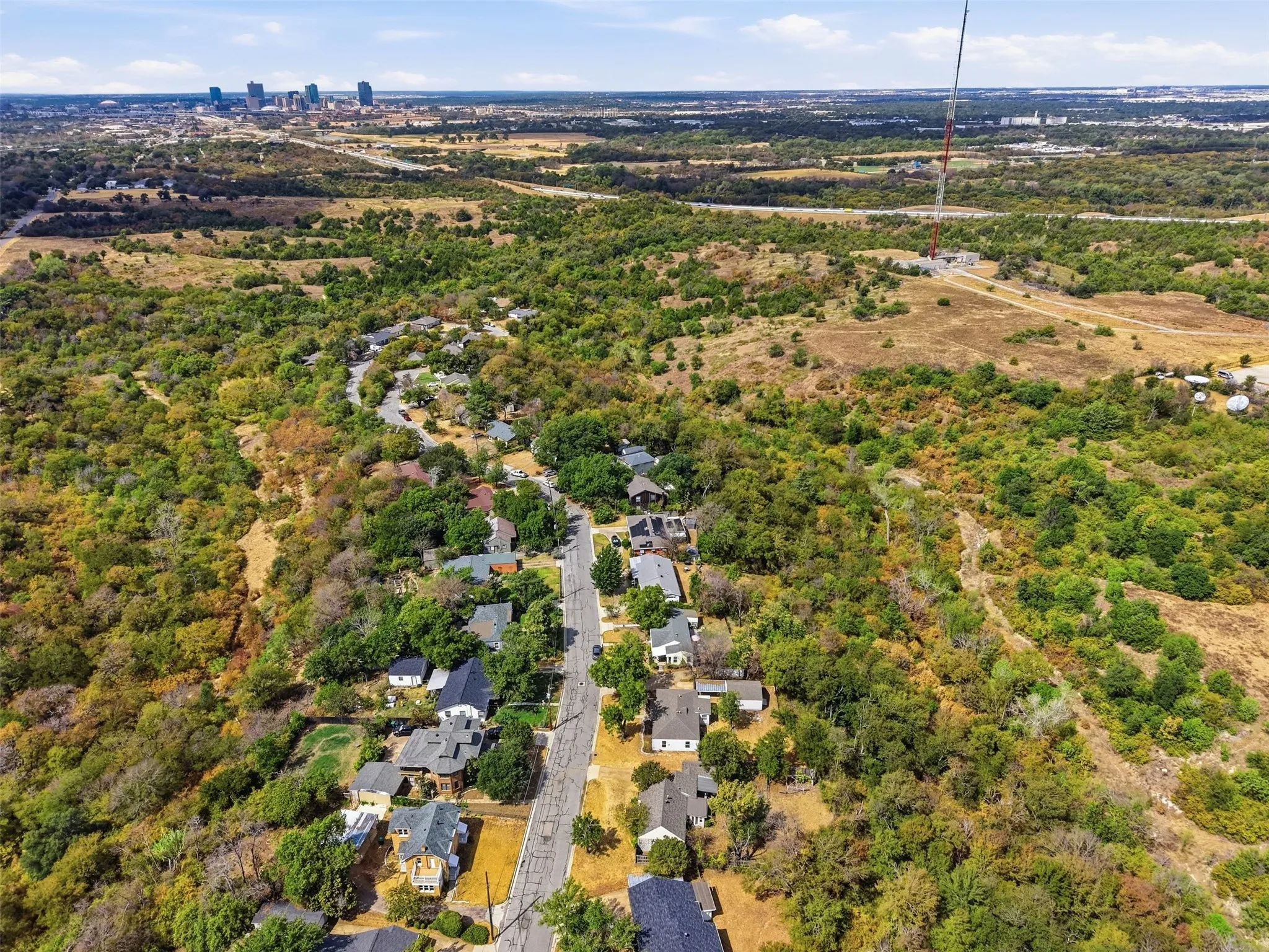 Single Family Residence For Sale in Tarrant County , 4005 Medford Road, Fort Worth, Texas 76103, 3 Bedroom, 1 Bathroom, 1 Garage spaces, 1,343 Sqft, built in 1946, mls#21395970, Real Estate Agent in Fort Worth, Homes For Sale in Tarrant county, Homes For Sale in Fort Worth, Realtor in Fort Worth Texas, Real Estate Brokerage Independent Realty Texas, Luminita Cordes Realtor