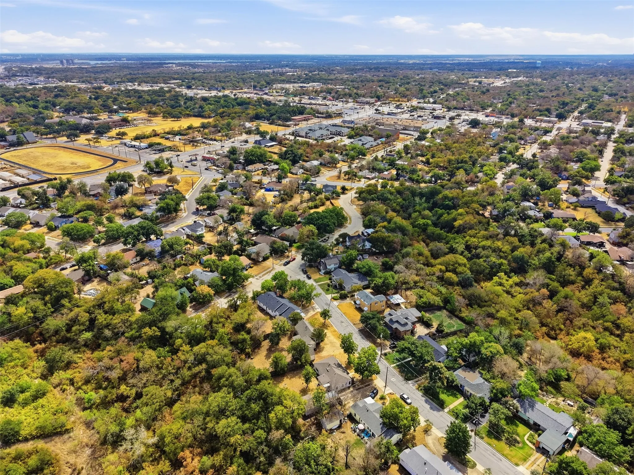 Single Family Residence For Sale in Tarrant County , 4005 Medford Road, Fort Worth, Texas 76103, 3 Bedroom, 1 Bathroom, 1 Garage spaces, 1,343 Sqft, built in 1946, mls#21395970, Real Estate Agent in Fort Worth, Homes For Sale in Tarrant county, Homes For Sale in Fort Worth, Realtor in Fort Worth Texas, Real Estate Brokerage Independent Realty Texas, Luminita Cordes Realtor