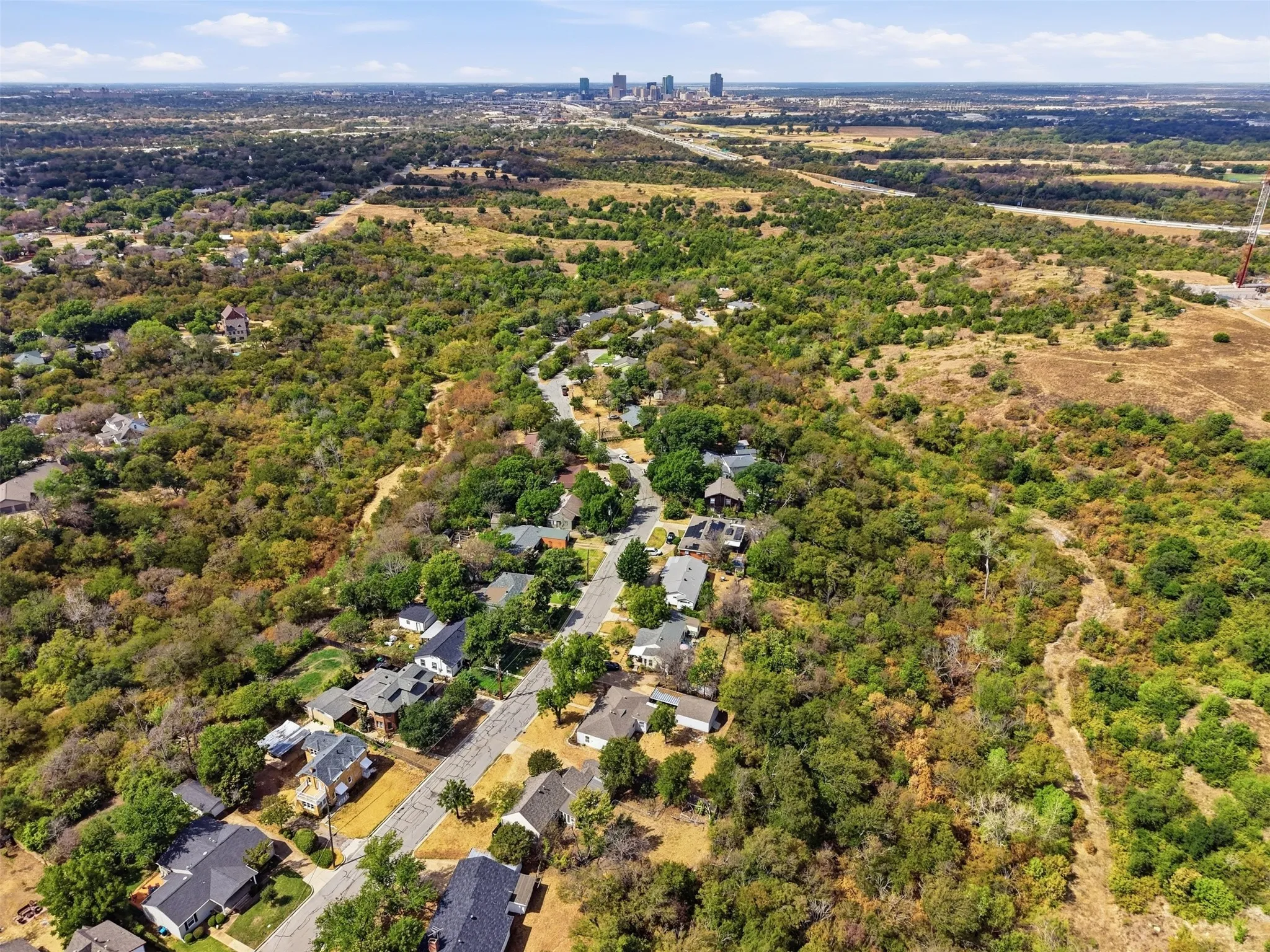 Single Family Residence For Sale in Tarrant County , 4005 Medford Road, Fort Worth, Texas 76103, 3 Bedroom, 1 Bathroom, 1 Garage spaces, 1,343 Sqft, built in 1946, mls#21395970, Real Estate Agent in Fort Worth, Homes For Sale in Tarrant county, Homes For Sale in Fort Worth, Realtor in Fort Worth Texas, Real Estate Brokerage Independent Realty Texas, Luminita Cordes Realtor