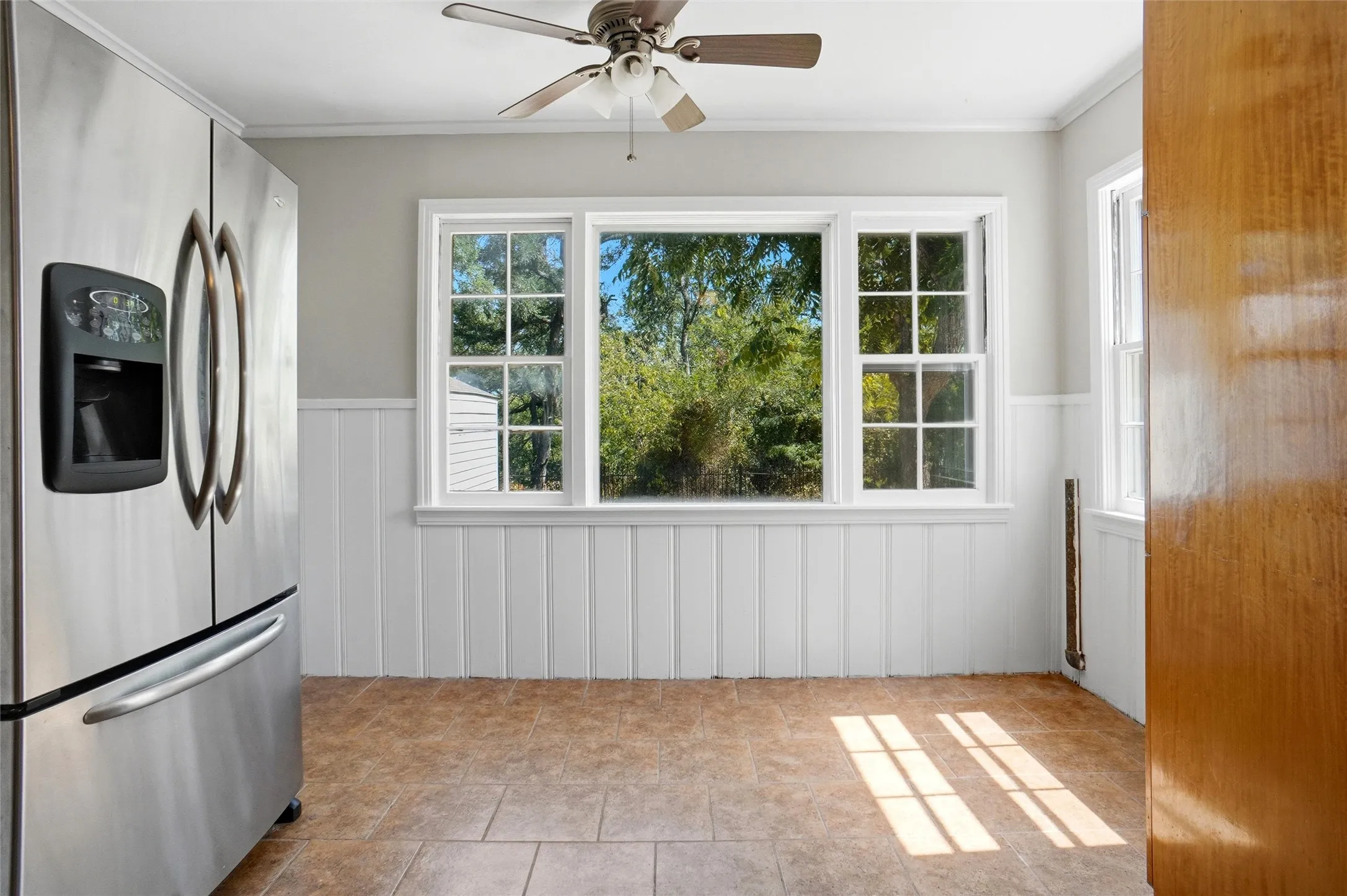 Single Family Residence For Sale in Tarrant County , 4005 Medford Road, Fort Worth, Texas 76103, 3 Bedroom, 1 Bathroom, 1 Garage spaces, 1,343 Sqft, built in 1946, mls#21395970, Real Estate Agent in Fort Worth, Homes For Sale in Tarrant county, Homes For Sale in Fort Worth, Realtor in Fort Worth Texas, Real Estate Brokerage Independent Realty Texas, Luminita Cordes Realtor