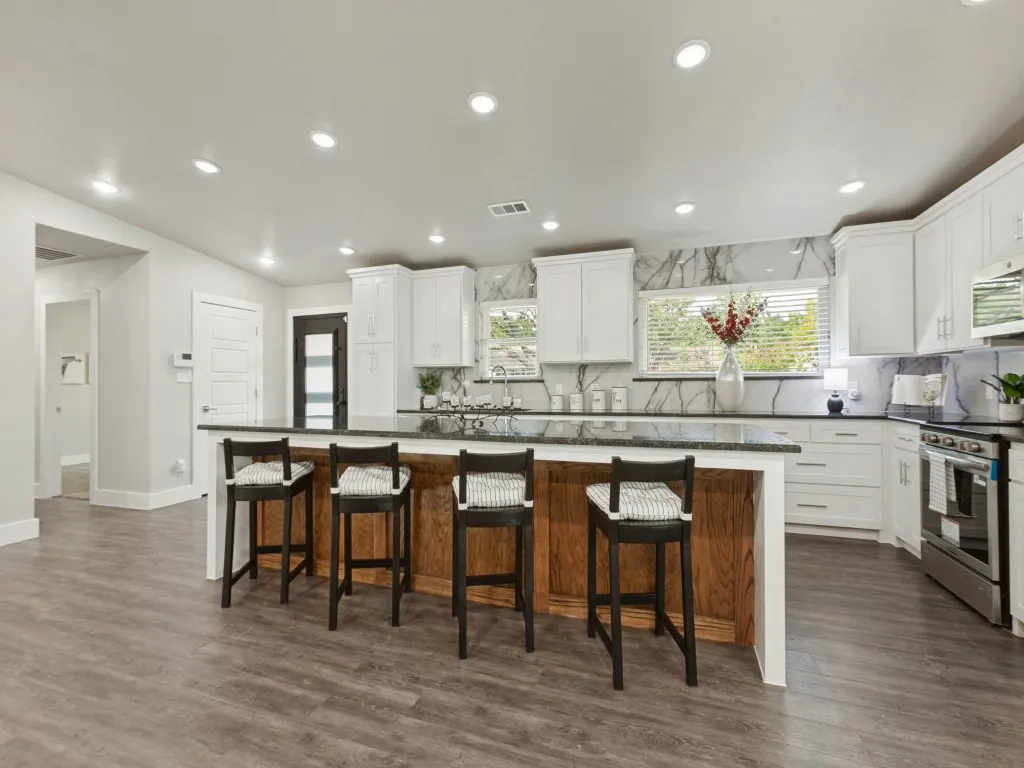 Single Family Residence For Sale in Collin County , 407 Pleasant Valley Lane, Richardson, Texas 75080, 4 Bedroom, 3 Bathroom, 2 Garage spaces, 2,091 Sqft, built in 1970, mls#21396024, Real Estate Agent in Richardson, Homes For Sale in Collin county, Homes For Sale in Richardson, Realtor in Richardson Texas, Real Estate Brokerage Independent Realty Texas, Luminita Cordes Realtor
