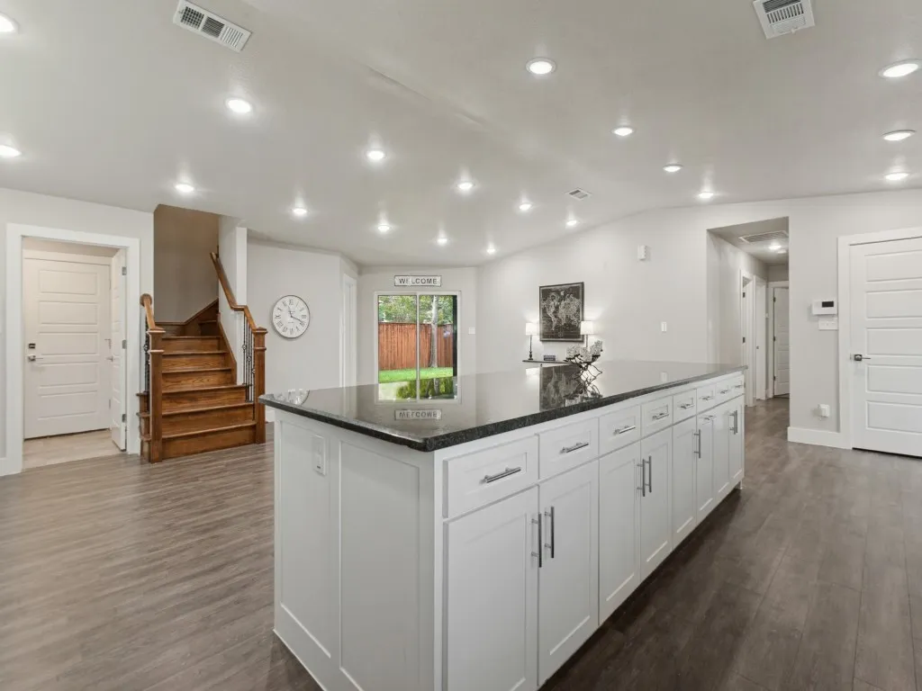 Single Family Residence For Sale in Collin County , 407 Pleasant Valley Lane, Richardson, Texas 75080, 4 Bedroom, 3 Bathroom, 2 Garage spaces, 2,091 Sqft, built in 1970, mls#21396024, Real Estate Agent in Richardson, Homes For Sale in Collin county, Homes For Sale in Richardson, Realtor in Richardson Texas, Real Estate Brokerage Independent Realty Texas, Luminita Cordes Realtor