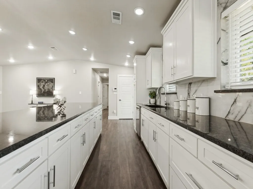 Single Family Residence For Sale in Collin County , 407 Pleasant Valley Lane, Richardson, Texas 75080, 4 Bedroom, 3 Bathroom, 2 Garage spaces, 2,091 Sqft, built in 1970, mls#21396024, Real Estate Agent in Richardson, Homes For Sale in Collin county, Homes For Sale in Richardson, Realtor in Richardson Texas, Real Estate Brokerage Independent Realty Texas, Luminita Cordes Realtor