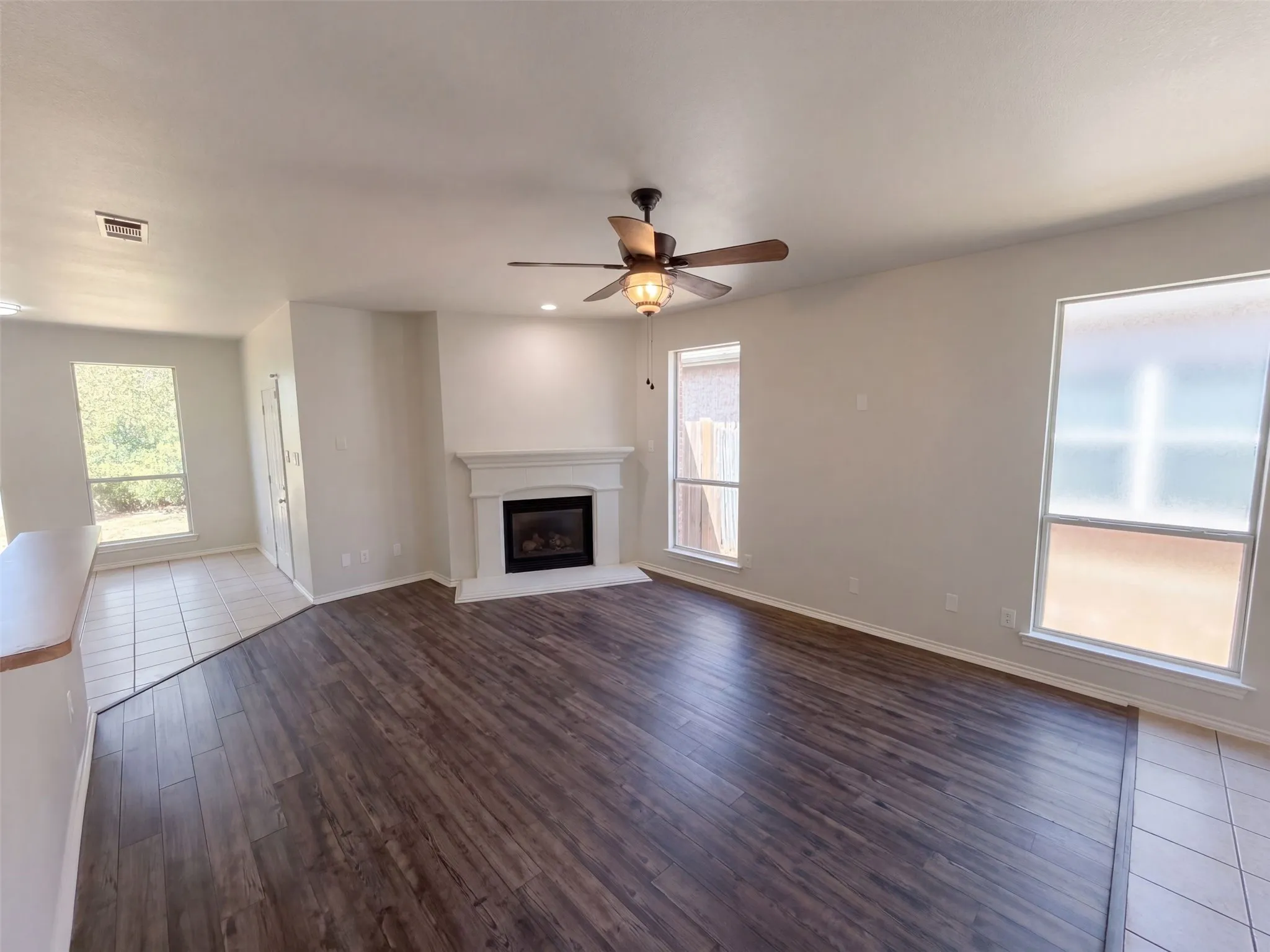 Single Family Residence For Sale in Tarrant County , 2617 Silver Hill Drive, Fort Worth, Texas 76131, 3 Bedroom, 2 Bathroom, 2 Garage spaces, 1,727 Sqft, built in 2002, mls#21396078, Real Estate Agent in Fort Worth, Homes For Sale in Tarrant county, Homes For Sale in Fort Worth, Realtor in Fort Worth Texas, Real Estate Brokerage Independent Realty Texas, Luminita Cordes Realtor