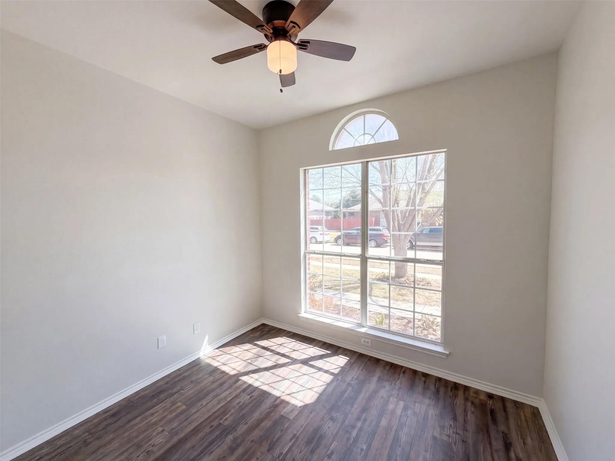 Single Family Residence For Sale in Tarrant County , 2617 Silver Hill Drive, Fort Worth, Texas 76131, 3 Bedroom, 2 Bathroom, 2 Garage spaces, 1,727 Sqft, built in 2002, mls#21396078, Real Estate Agent in Fort Worth, Homes For Sale in Tarrant county, Homes For Sale in Fort Worth, Realtor in Fort Worth Texas, Real Estate Brokerage Independent Realty Texas, Luminita Cordes Realtor