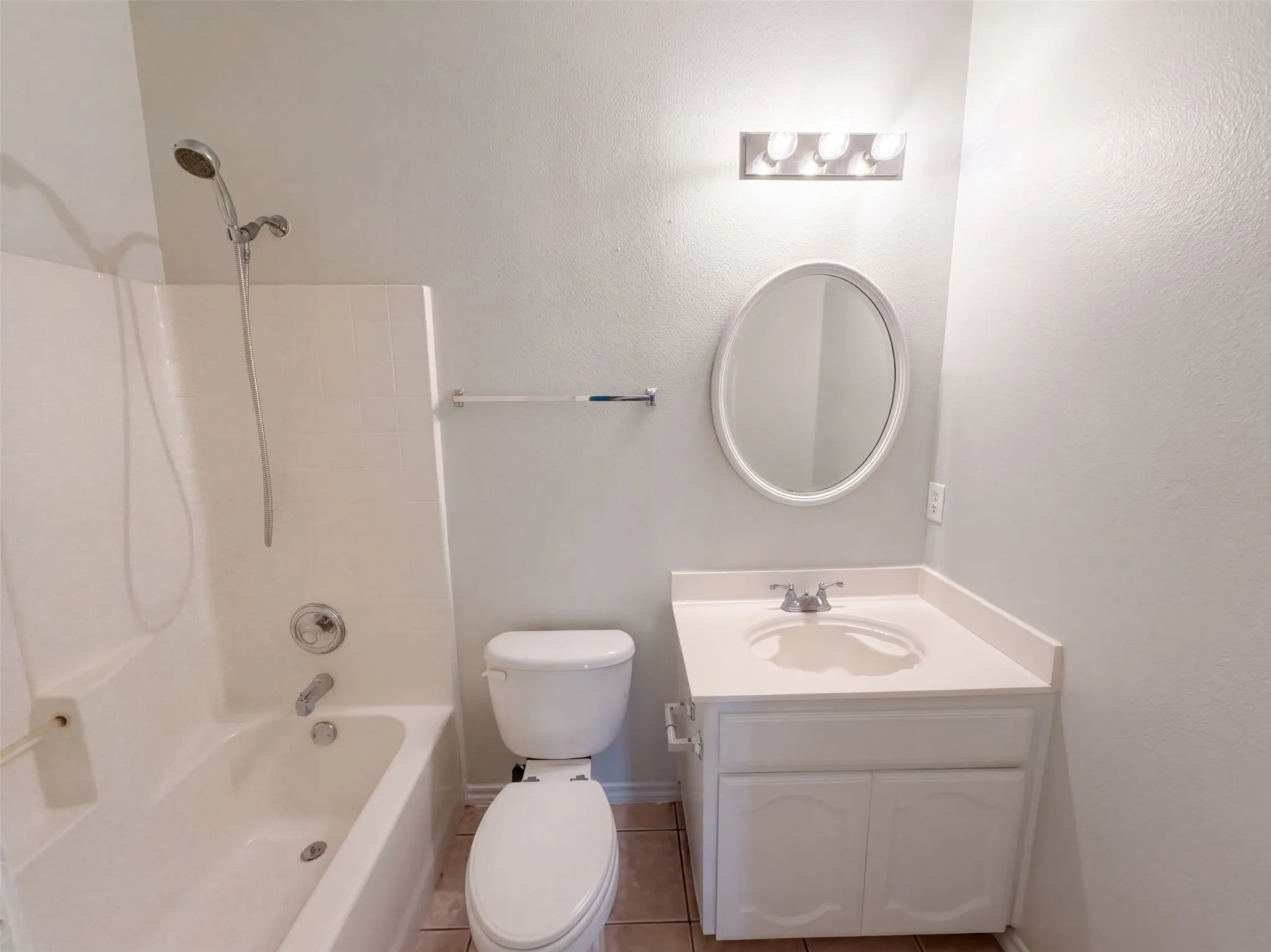 Single Family Residence For Sale in Tarrant County , 2617 Silver Hill Drive, Fort Worth, Texas 76131, 3 Bedroom, 2 Bathroom, 2 Garage spaces, 1,727 Sqft, built in 2002, mls#21396078, Real Estate Agent in Fort Worth, Homes For Sale in Tarrant county, Homes For Sale in Fort Worth, Realtor in Fort Worth Texas, Real Estate Brokerage Independent Realty Texas, Luminita Cordes Realtor
