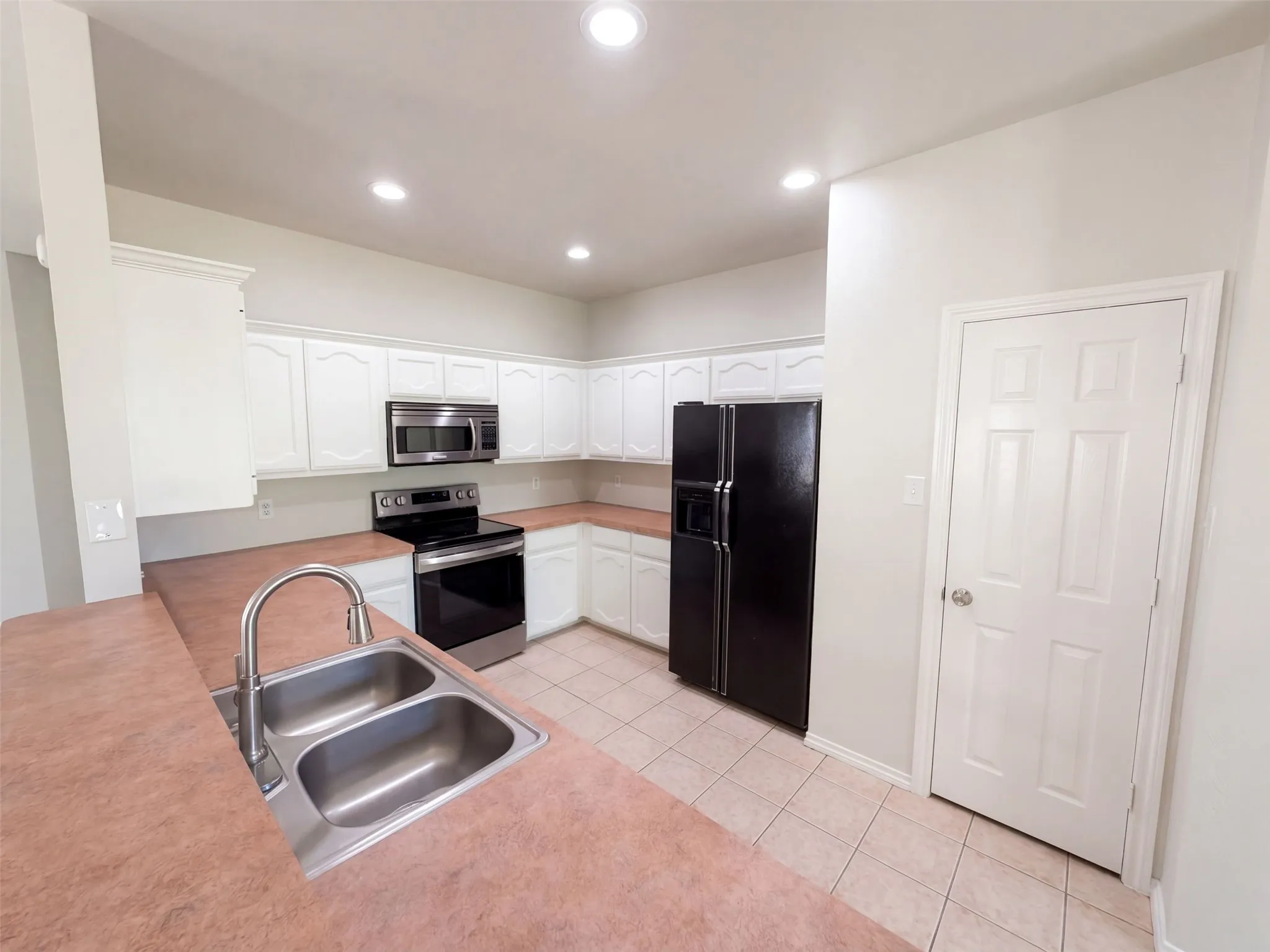 Single Family Residence For Sale in Tarrant County , 2617 Silver Hill Drive, Fort Worth, Texas 76131, 3 Bedroom, 2 Bathroom, 2 Garage spaces, 1,727 Sqft, built in 2002, mls#21396078, Real Estate Agent in Fort Worth, Homes For Sale in Tarrant county, Homes For Sale in Fort Worth, Realtor in Fort Worth Texas, Real Estate Brokerage Independent Realty Texas, Luminita Cordes Realtor