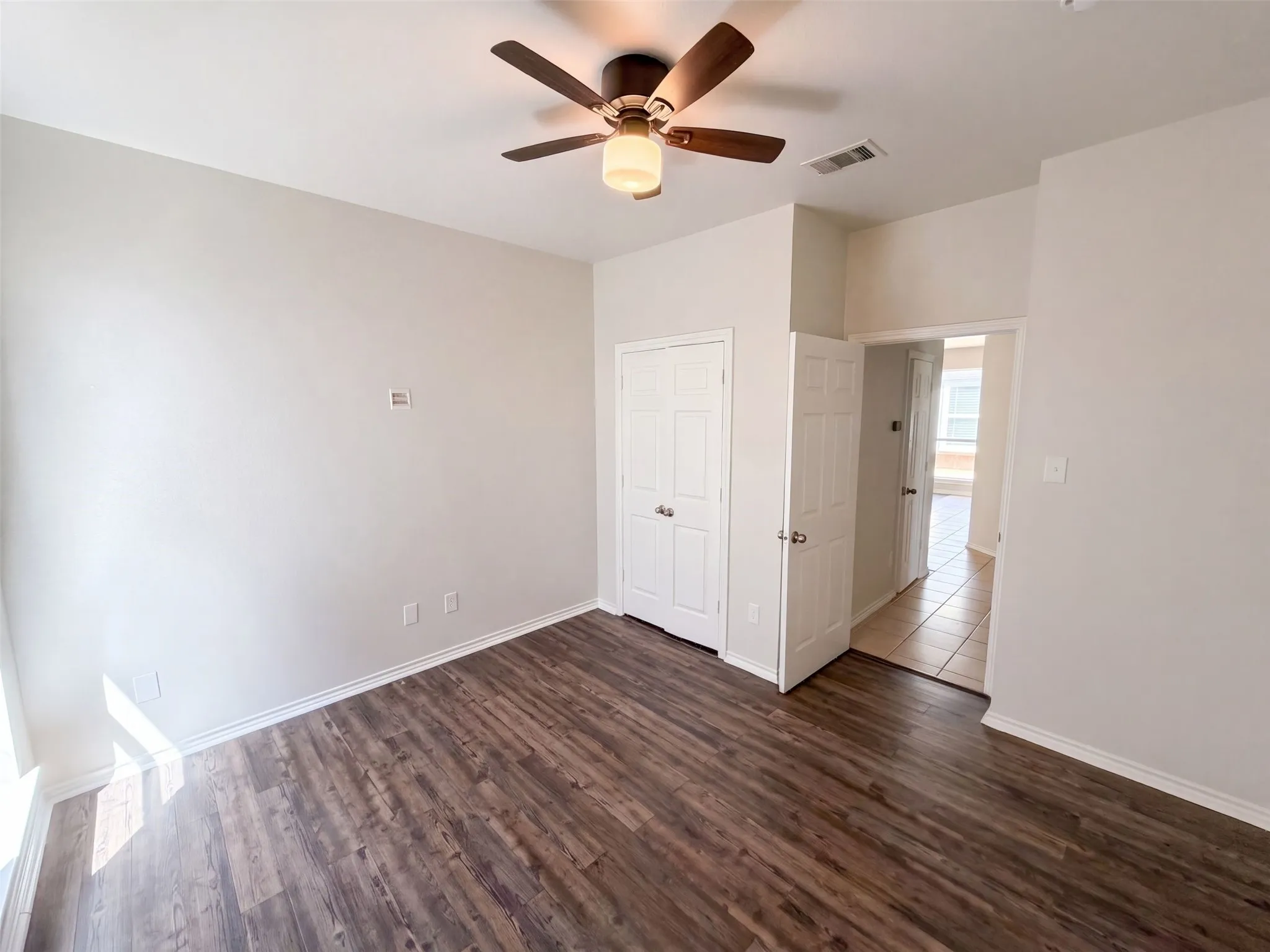 Single Family Residence For Sale in Tarrant County , 2617 Silver Hill Drive, Fort Worth, Texas 76131, 3 Bedroom, 2 Bathroom, 2 Garage spaces, 1,727 Sqft, built in 2002, mls#21396078, Real Estate Agent in Fort Worth, Homes For Sale in Tarrant county, Homes For Sale in Fort Worth, Realtor in Fort Worth Texas, Real Estate Brokerage Independent Realty Texas, Luminita Cordes Realtor