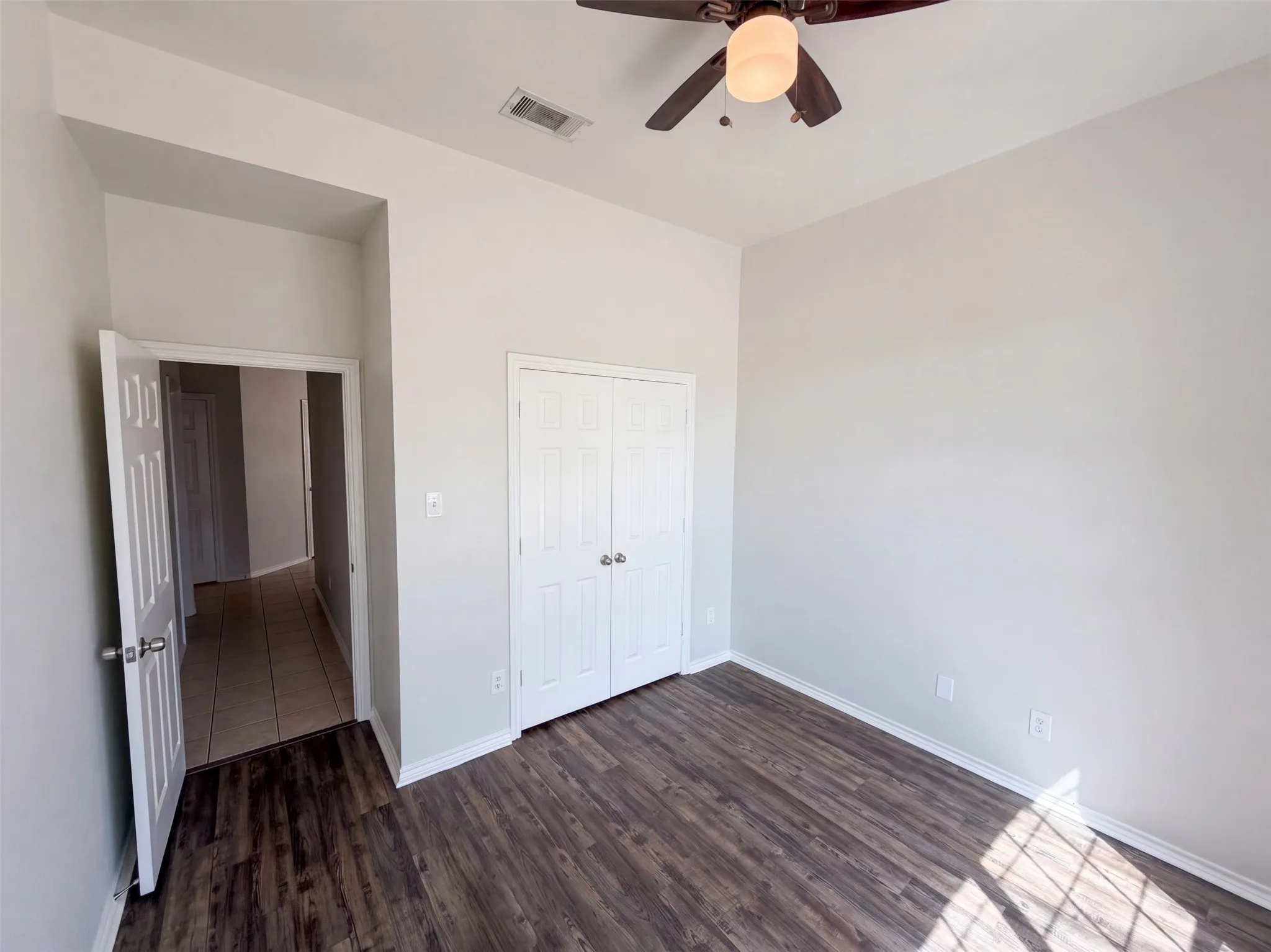 Single Family Residence For Sale in Tarrant County , 2617 Silver Hill Drive, Fort Worth, Texas 76131, 3 Bedroom, 2 Bathroom, 2 Garage spaces, 1,727 Sqft, built in 2002, mls#21396078, Real Estate Agent in Fort Worth, Homes For Sale in Tarrant county, Homes For Sale in Fort Worth, Realtor in Fort Worth Texas, Real Estate Brokerage Independent Realty Texas, Luminita Cordes Realtor
