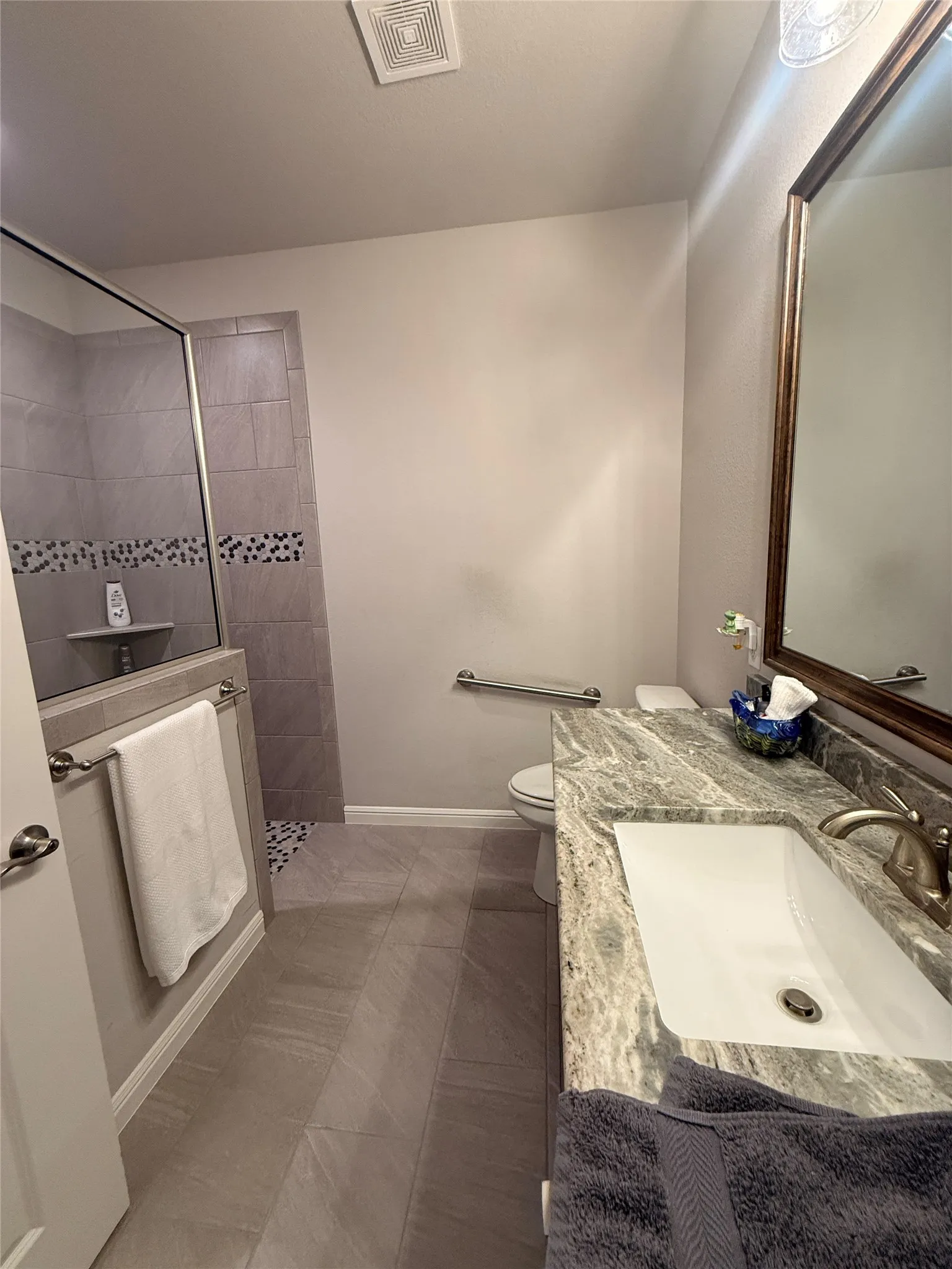Single Family Residence For Sale in Hood County , 1136 Tremont Lane, Granbury, Texas 76049, 4 Bedroom, 2 Bathroom, 2 Garage spaces, 2,548 Sqft, built in 2023, mls#21396051, Real Estate Agent in Granbury, Homes For Sale in Hood county, Homes For Sale in Granbury, Realtor in Granbury Texas, Real Estate Brokerage Independent Realty Texas, Luminita Cordes Realtor