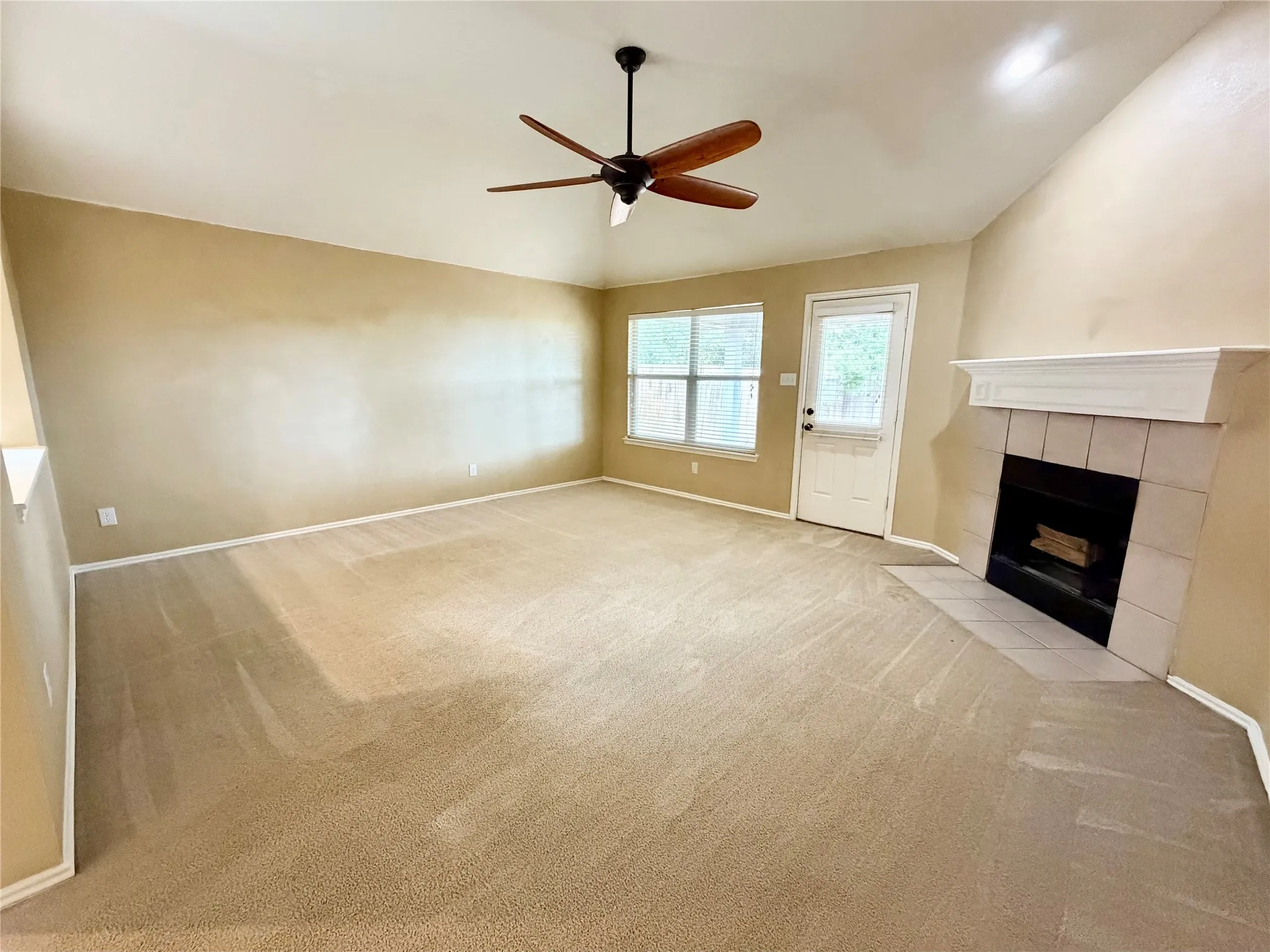 Single Family Residence For Rent in Collin County , 1621 Black Maple Drive, Anna, Texas 75409, 3 Bedroom, 2 Bathroom, 2 Garage spaces, 1,959 Sqft, built in 2006, mls#21394384, Real Estate Agent in Anna, Homes For Rent in Collin county, Homes For Rent in Anna, Realtor in Anna Texas, Real Estate Brokerage Independent Realty Texas, Luminita Cordes Realtor