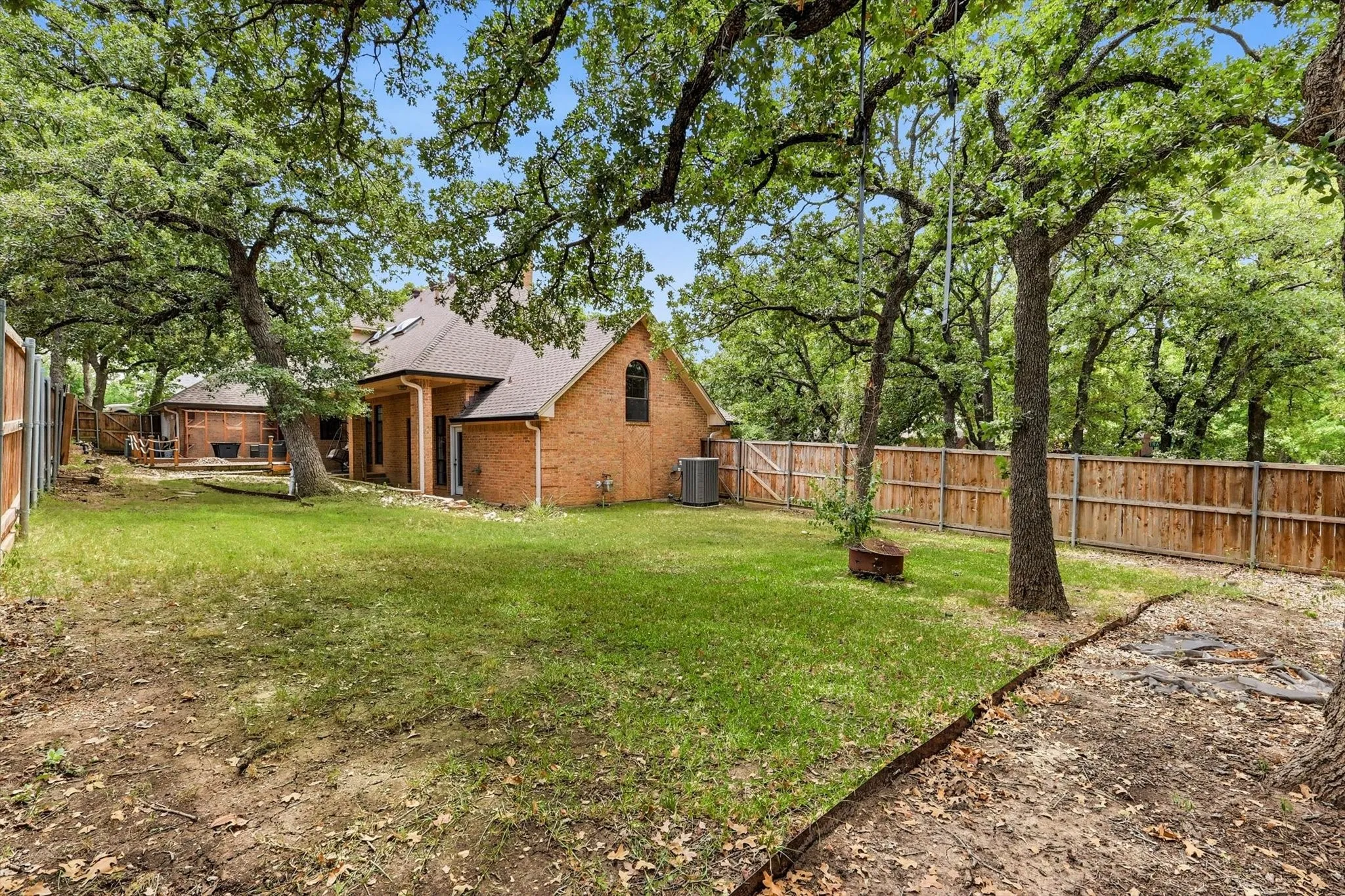 Single Family Residence For Sale in Denton County , 1331 Travis Street, Denton, Texas 76205, 4 Bedroom, 3 Bathroom, 3 Garage spaces, 3,081 Sqft, built in 1986, mls#21395206, Real Estate Agent in Denton, Homes For Sale in Denton county, Homes For Sale in Denton, Realtor in Denton Texas, Real Estate Brokerage Independent Realty Texas, Luminita Cordes Realtor