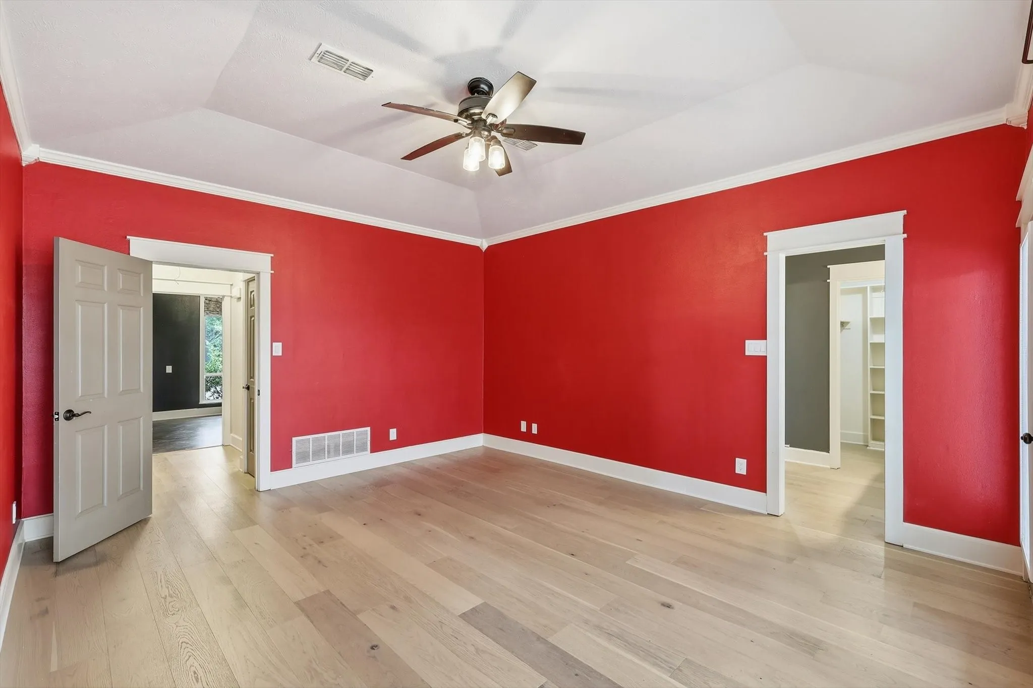 Single Family Residence For Sale in Denton County , 1331 Travis Street, Denton, Texas 76205, 4 Bedroom, 3 Bathroom, 3 Garage spaces, 3,081 Sqft, built in 1986, mls#21395206, Real Estate Agent in Denton, Homes For Sale in Denton county, Homes For Sale in Denton, Realtor in Denton Texas, Real Estate Brokerage Independent Realty Texas, Luminita Cordes Realtor