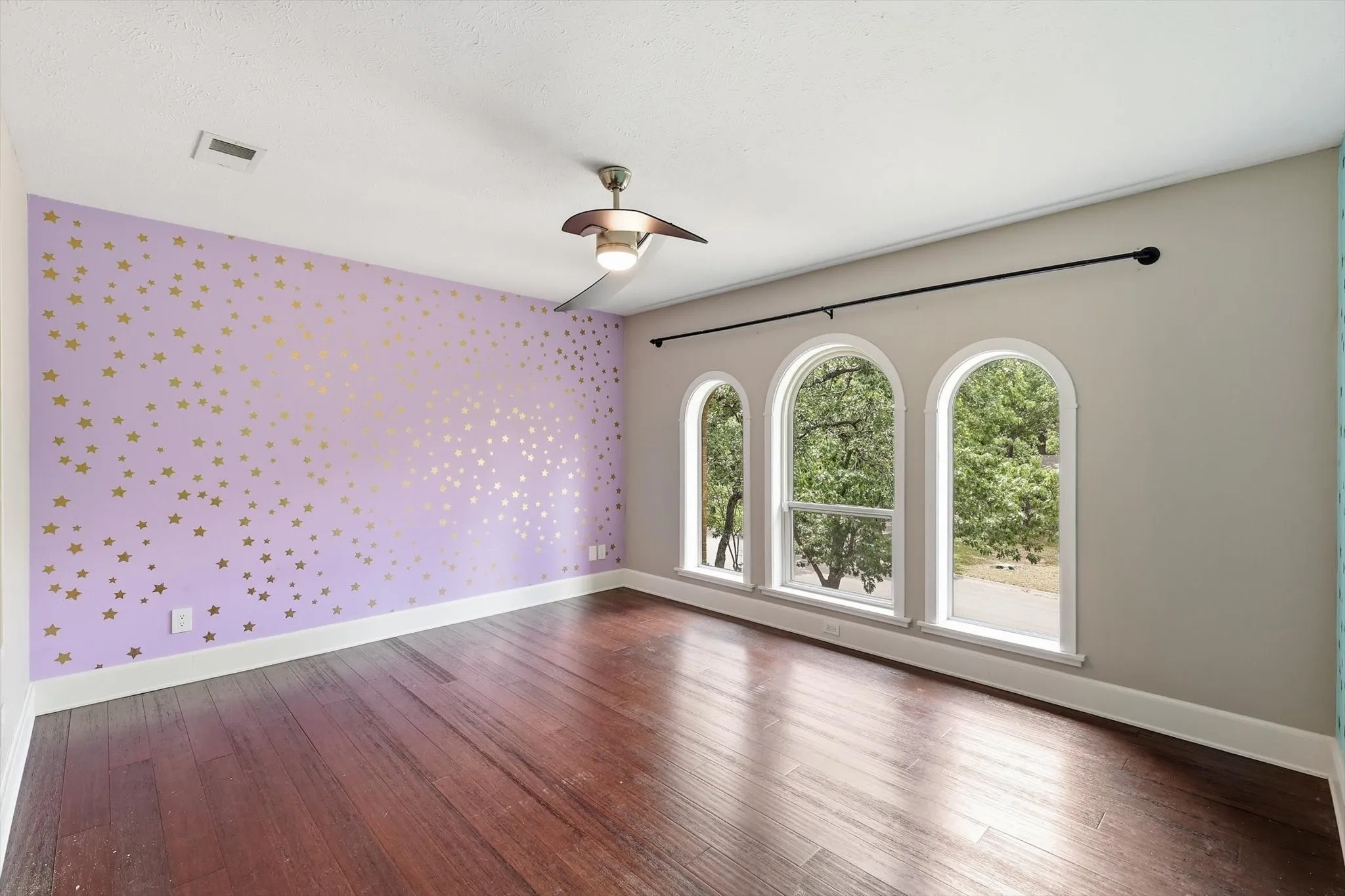 Single Family Residence For Sale in Denton County , 1331 Travis Street, Denton, Texas 76205, 4 Bedroom, 3 Bathroom, 3 Garage spaces, 3,081 Sqft, built in 1986, mls#21395206, Real Estate Agent in Denton, Homes For Sale in Denton county, Homes For Sale in Denton, Realtor in Denton Texas, Real Estate Brokerage Independent Realty Texas, Luminita Cordes Realtor