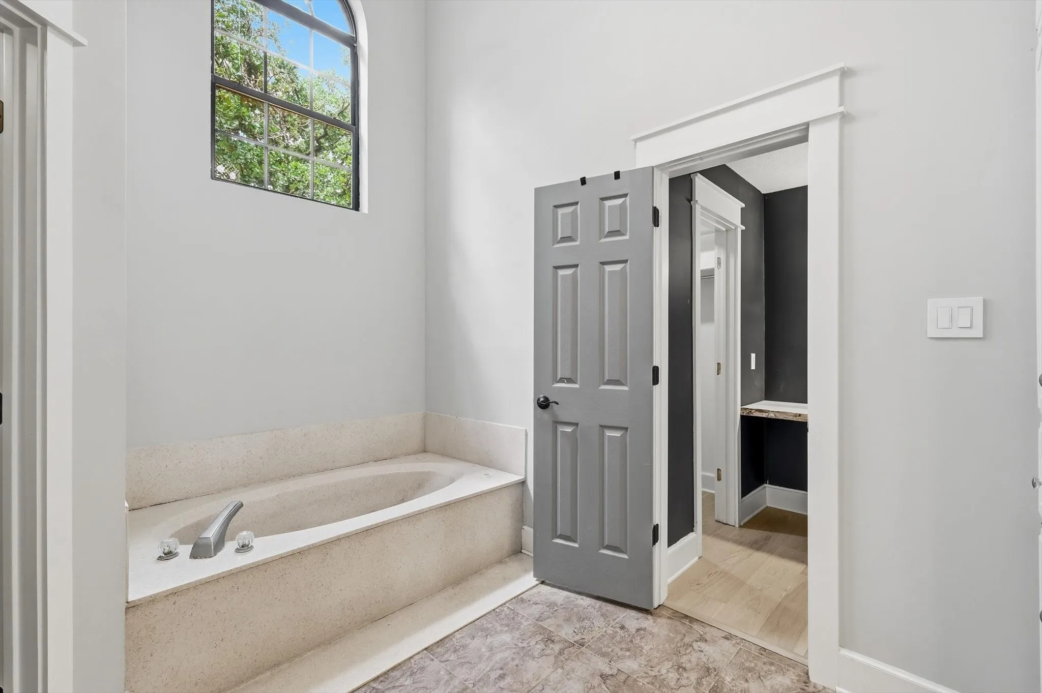 Single Family Residence For Sale in Denton County , 1331 Travis Street, Denton, Texas 76205, 4 Bedroom, 3 Bathroom, 3 Garage spaces, 3,081 Sqft, built in 1986, mls#21395206, Real Estate Agent in Denton, Homes For Sale in Denton county, Homes For Sale in Denton, Realtor in Denton Texas, Real Estate Brokerage Independent Realty Texas, Luminita Cordes Realtor