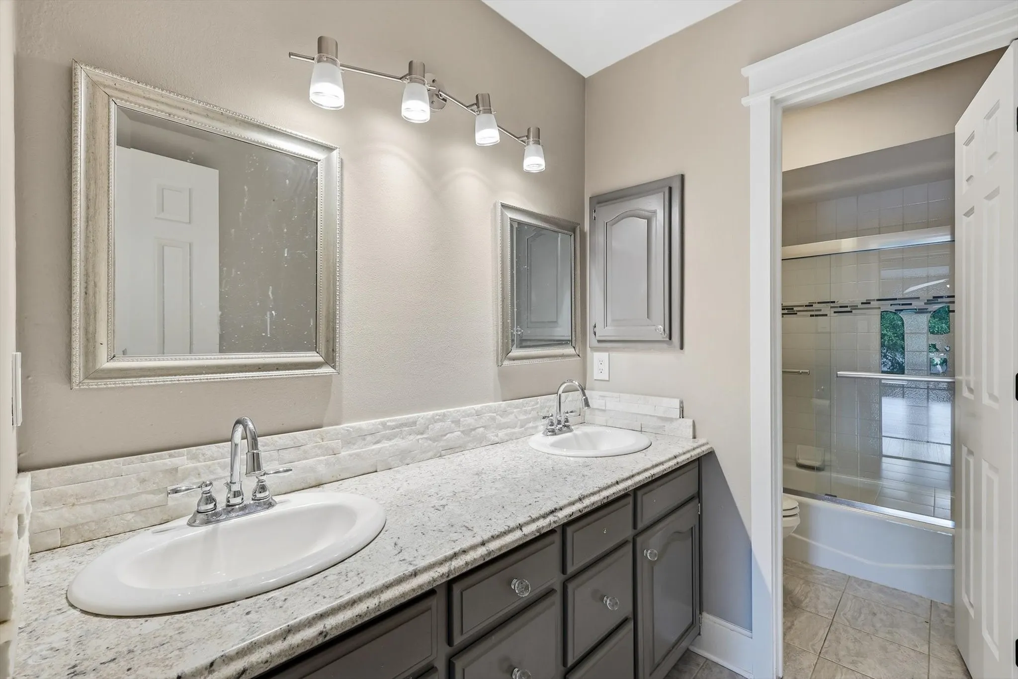 Single Family Residence For Sale in Denton County , 1331 Travis Street, Denton, Texas 76205, 4 Bedroom, 3 Bathroom, 3 Garage spaces, 3,081 Sqft, built in 1986, mls#21395206, Real Estate Agent in Denton, Homes For Sale in Denton county, Homes For Sale in Denton, Realtor in Denton Texas, Real Estate Brokerage Independent Realty Texas, Luminita Cordes Realtor