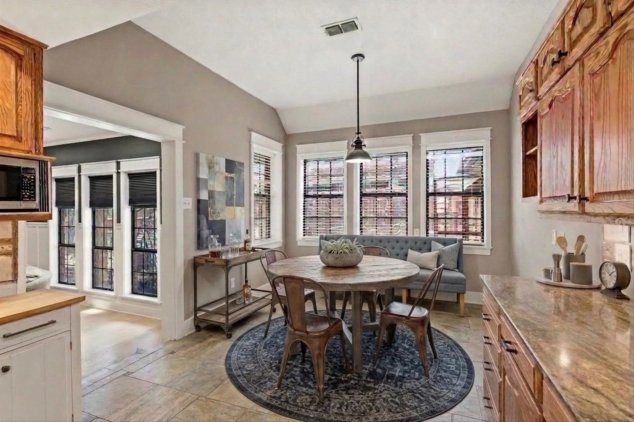 Single Family Residence For Sale in Denton County , 1331 Travis Street, Denton, Texas 76205, 4 Bedroom, 3 Bathroom, 3 Garage spaces, 3,081 Sqft, built in 1986, mls#21395206, Real Estate Agent in Denton, Homes For Sale in Denton county, Homes For Sale in Denton, Realtor in Denton Texas, Real Estate Brokerage Independent Realty Texas, Luminita Cordes Realtor
