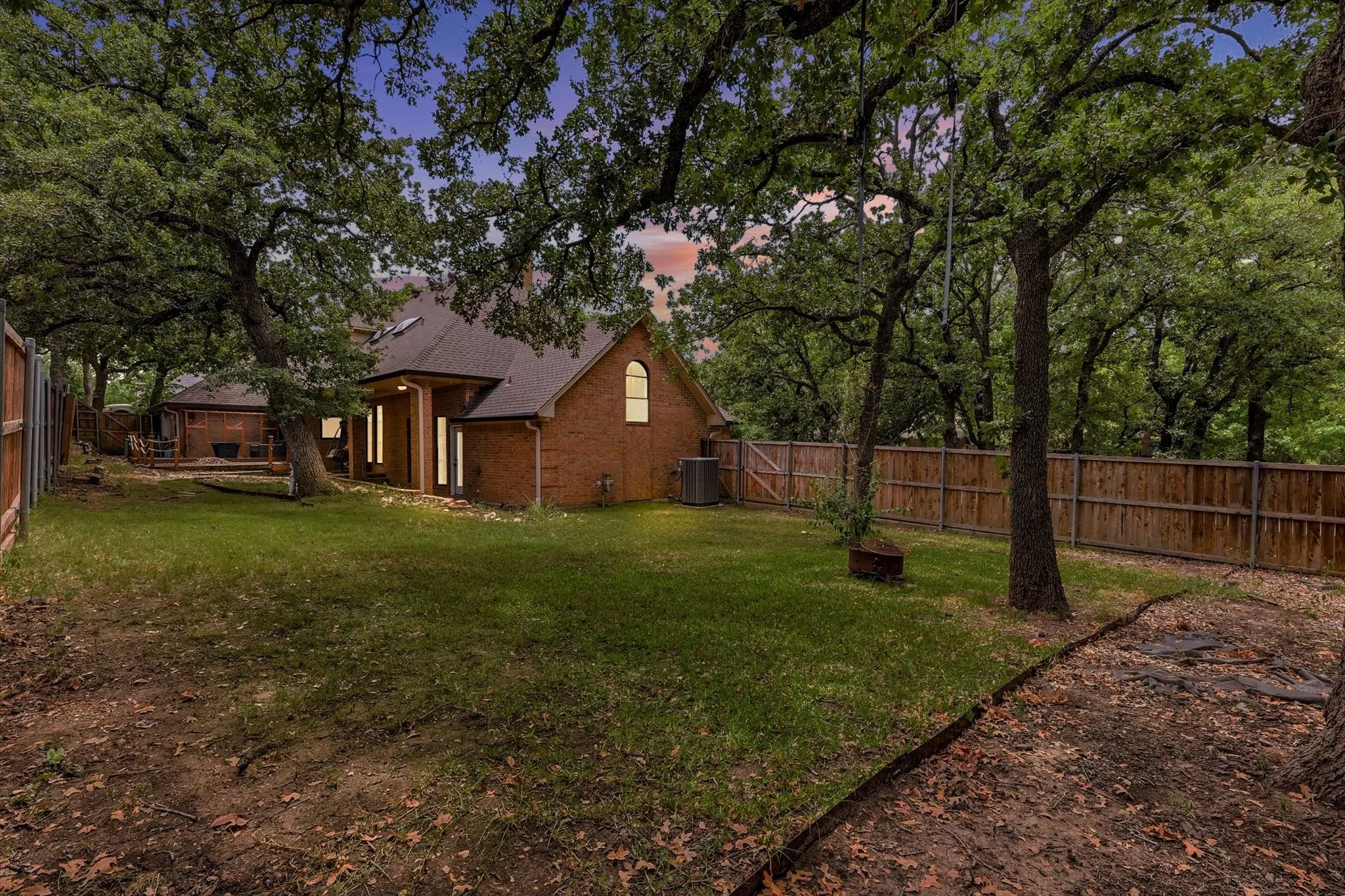 Single Family Residence For Sale in Denton County , 1331 Travis Street, Denton, Texas 76205, 4 Bedroom, 3 Bathroom, 3 Garage spaces, 3,081 Sqft, built in 1986, mls#21395206, Real Estate Agent in Denton, Homes For Sale in Denton county, Homes For Sale in Denton, Realtor in Denton Texas, Real Estate Brokerage Independent Realty Texas, Luminita Cordes Realtor