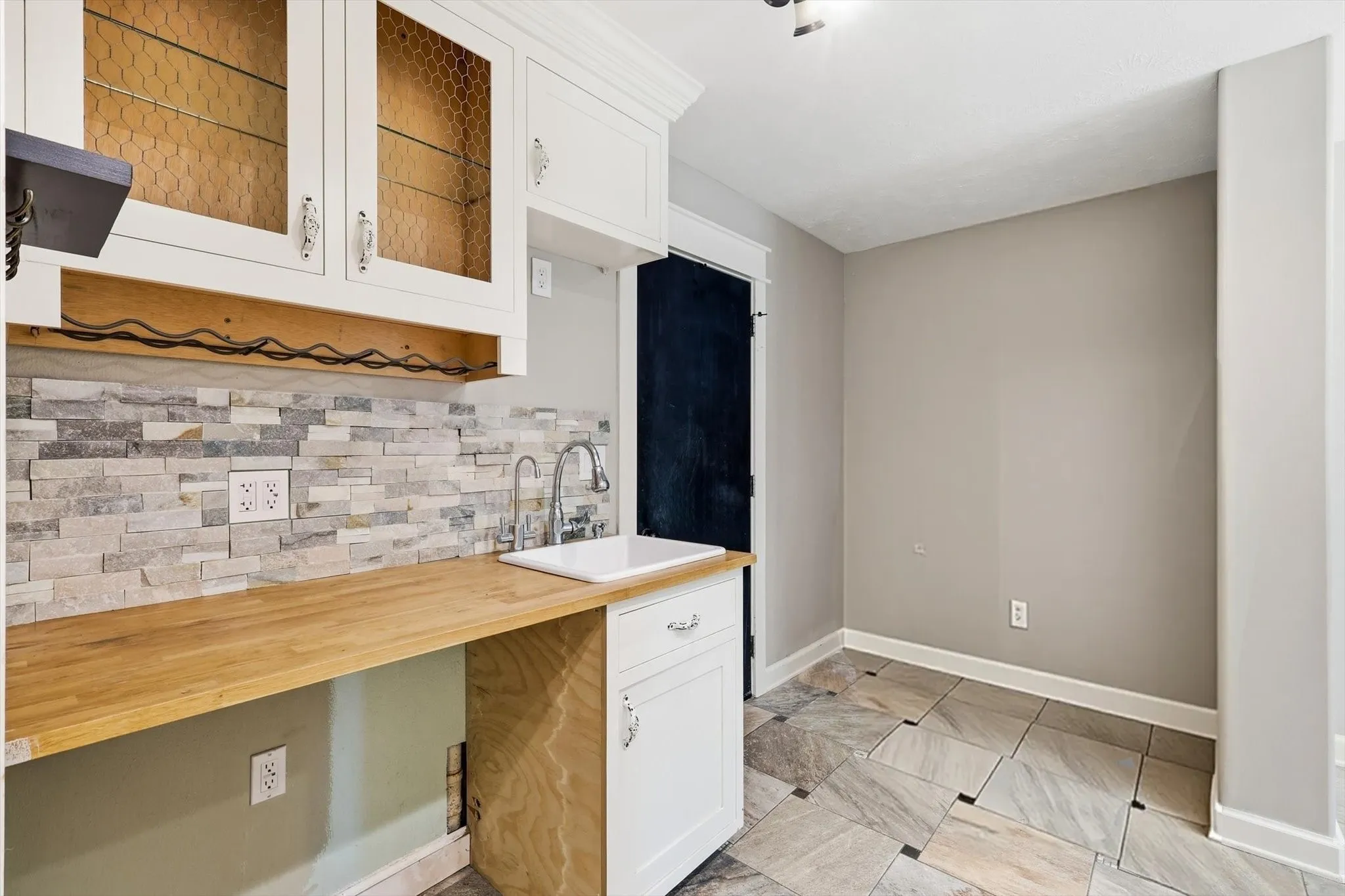 Single Family Residence For Sale in Denton County , 1331 Travis Street, Denton, Texas 76205, 4 Bedroom, 3 Bathroom, 3 Garage spaces, 3,081 Sqft, built in 1986, mls#21395206, Real Estate Agent in Denton, Homes For Sale in Denton county, Homes For Sale in Denton, Realtor in Denton Texas, Real Estate Brokerage Independent Realty Texas, Luminita Cordes Realtor