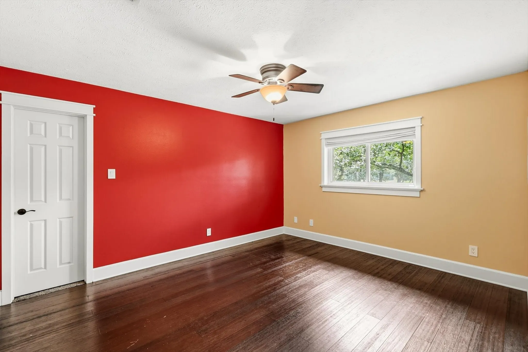 Single Family Residence For Sale in Denton County , 1331 Travis Street, Denton, Texas 76205, 4 Bedroom, 3 Bathroom, 3 Garage spaces, 3,081 Sqft, built in 1986, mls#21395206, Real Estate Agent in Denton, Homes For Sale in Denton county, Homes For Sale in Denton, Realtor in Denton Texas, Real Estate Brokerage Independent Realty Texas, Luminita Cordes Realtor