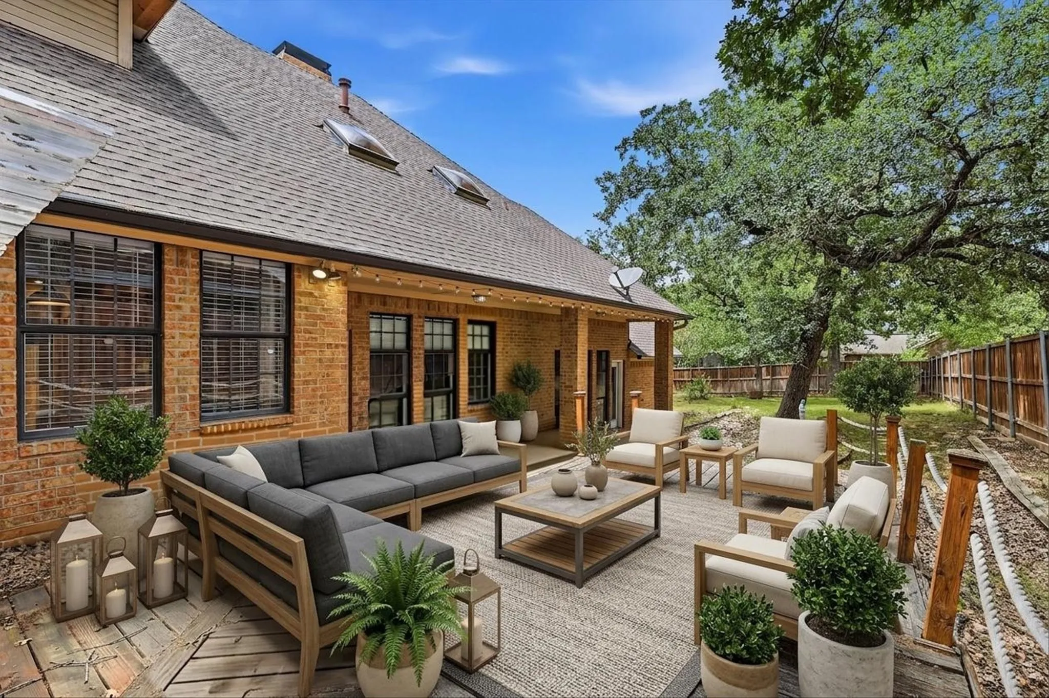 Single Family Residence For Sale in Denton County , 1331 Travis Street, Denton, Texas 76205, 4 Bedroom, 3 Bathroom, 3 Garage spaces, 3,081 Sqft, built in 1986, mls#21395206, Real Estate Agent in Denton, Homes For Sale in Denton county, Homes For Sale in Denton, Realtor in Denton Texas, Real Estate Brokerage Independent Realty Texas, Luminita Cordes Realtor