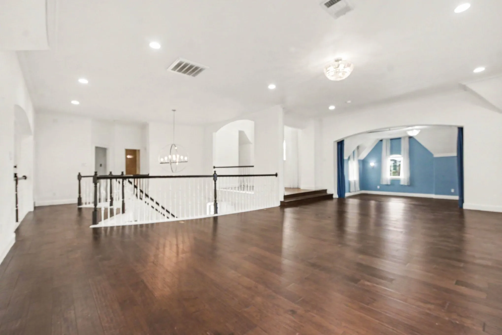 Single Family Residence For Sale in Collin County , 11334 Barcelona Lane, Frisco, Texas 75035, 4 Bedroom, 4 Bathroom, 3 Garage spaces, 4,532 Sqft, built in 2016, mls#21396088, Real Estate Agent in Frisco, Homes For Sale in Collin county, Homes For Sale in Frisco, Realtor in Frisco Texas, Real Estate Brokerage Independent Realty Texas, Luminita Cordes Realtor