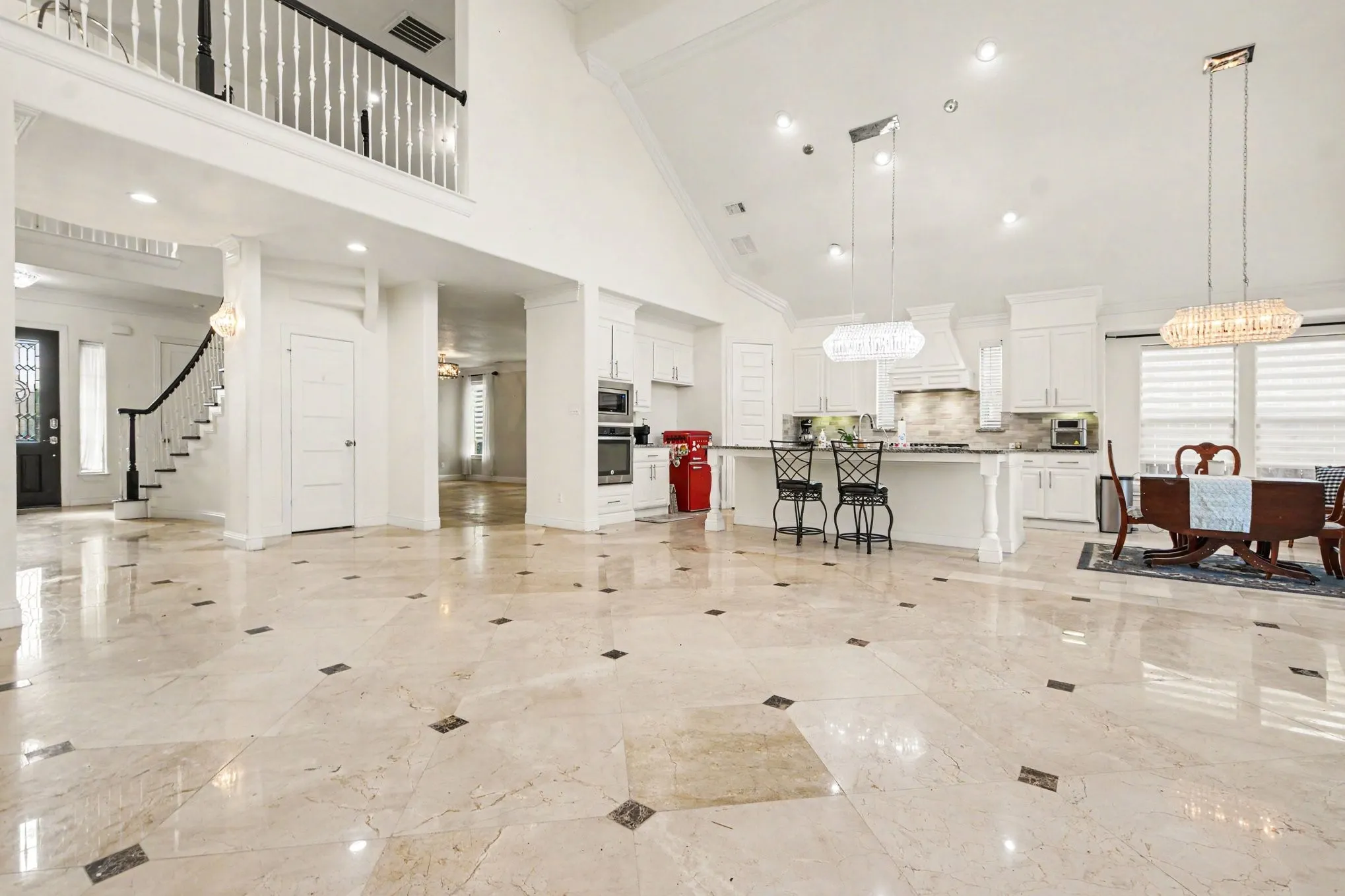 Single Family Residence For Sale in Collin County , 11334 Barcelona Lane, Frisco, Texas 75035, 4 Bedroom, 4 Bathroom, 3 Garage spaces, 4,532 Sqft, built in 2016, mls#21396088, Real Estate Agent in Frisco, Homes For Sale in Collin county, Homes For Sale in Frisco, Realtor in Frisco Texas, Real Estate Brokerage Independent Realty Texas, Luminita Cordes Realtor
