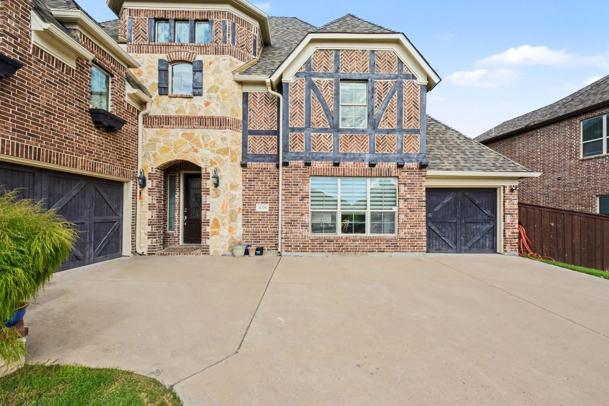 Single Family Residence For Sale in Collin County , 11334 Barcelona Lane, Frisco, Texas 75035, 4 Bedroom, 4 Bathroom, 3 Garage spaces, 4,532 Sqft, built in 2016, mls#21396088, Real Estate Agent in Frisco, Homes For Sale in Collin county, Homes For Sale in Frisco, Realtor in Frisco Texas, Real Estate Brokerage Independent Realty Texas, Luminita Cordes Realtor