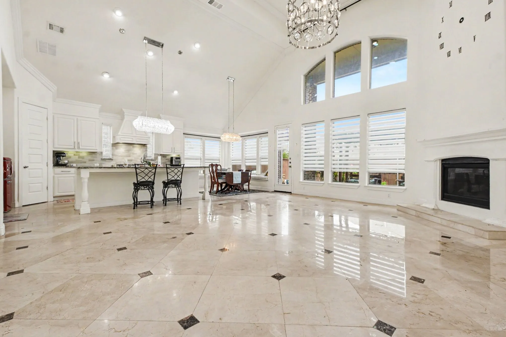 Single Family Residence For Sale in Collin County , 11334 Barcelona Lane, Frisco, Texas 75035, 4 Bedroom, 4 Bathroom, 3 Garage spaces, 4,532 Sqft, built in 2016, mls#21396088, Real Estate Agent in Frisco, Homes For Sale in Collin county, Homes For Sale in Frisco, Realtor in Frisco Texas, Real Estate Brokerage Independent Realty Texas, Luminita Cordes Realtor