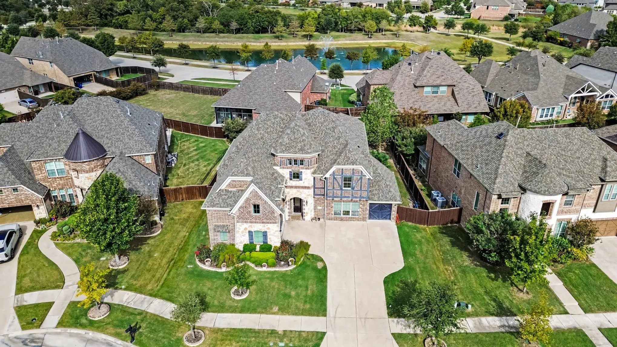 Single Family Residence For Sale in Collin County , 11334 Barcelona Lane, Frisco, Texas 75035, 4 Bedroom, 4 Bathroom, 3 Garage spaces, 4,532 Sqft, built in 2016, mls#21396088, Real Estate Agent in Frisco, Homes For Sale in Collin county, Homes For Sale in Frisco, Realtor in Frisco Texas, Real Estate Brokerage Independent Realty Texas, Luminita Cordes Realtor