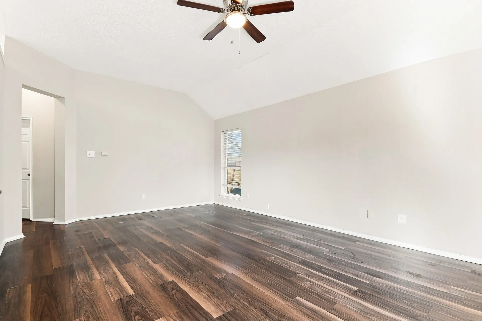 Single Family Residence For Sale in Dallas County , 1901 Clifton Drive, Mesquite, Texas 75149, 4 Bedroom, 2 Bathroom, 2 Garage spaces, 2,195 Sqft, built in 1997, mls#21393729, Real Estate Agent in Mesquite, Homes For Sale in Dallas county, Homes For Sale in Mesquite, Realtor in Mesquite Texas, Real Estate Brokerage Independent Realty Texas, Luminita Cordes Realtor