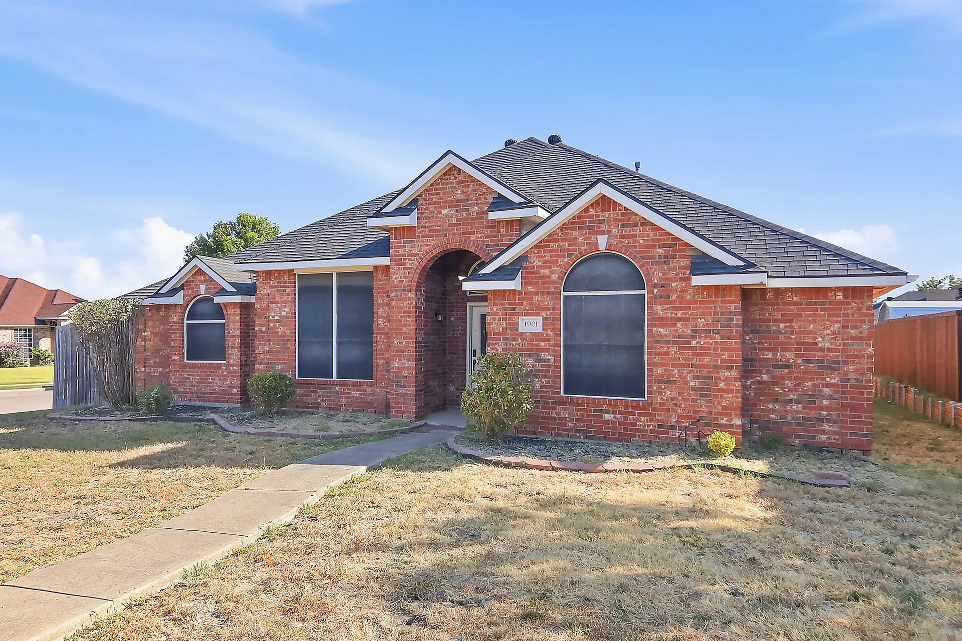 Single Family Residence For Sale in Dallas County , 1901 Clifton Drive, Mesquite, Texas 75149, 4 Bedroom, 2 Bathroom, 2 Garage spaces, 2,195 Sqft, built in 1997, mls#21393729, Real Estate Agent in Mesquite, Homes For Sale in Dallas county, Homes For Sale in Mesquite, Realtor in Mesquite Texas, Real Estate Brokerage Independent Realty Texas, Luminita Cordes Realtor