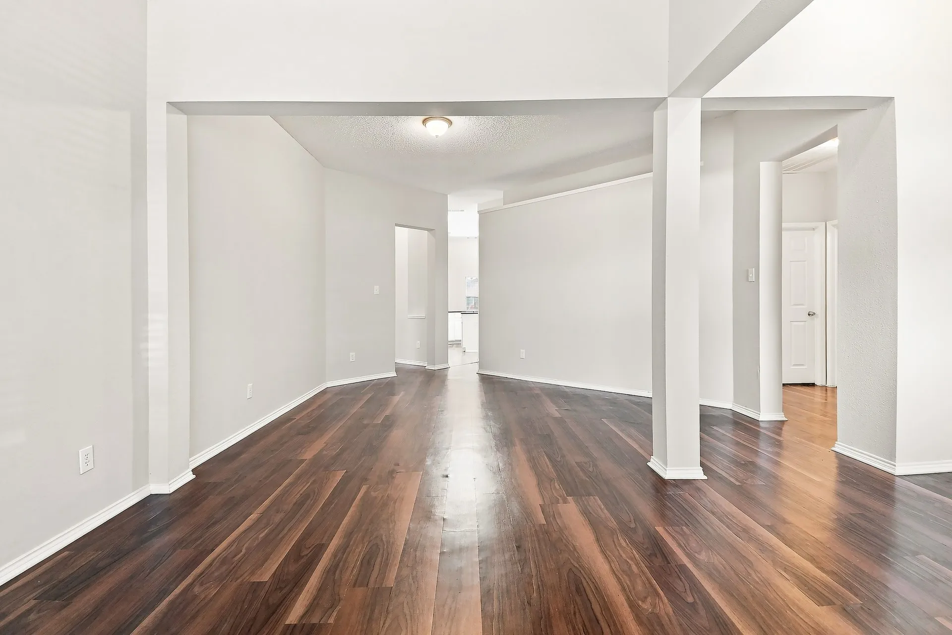 Single Family Residence For Sale in Dallas County , 1901 Clifton Drive, Mesquite, Texas 75149, 4 Bedroom, 2 Bathroom, 2 Garage spaces, 2,195 Sqft, built in 1997, mls#21393729, Real Estate Agent in Mesquite, Homes For Sale in Dallas county, Homes For Sale in Mesquite, Realtor in Mesquite Texas, Real Estate Brokerage Independent Realty Texas, Luminita Cordes Realtor