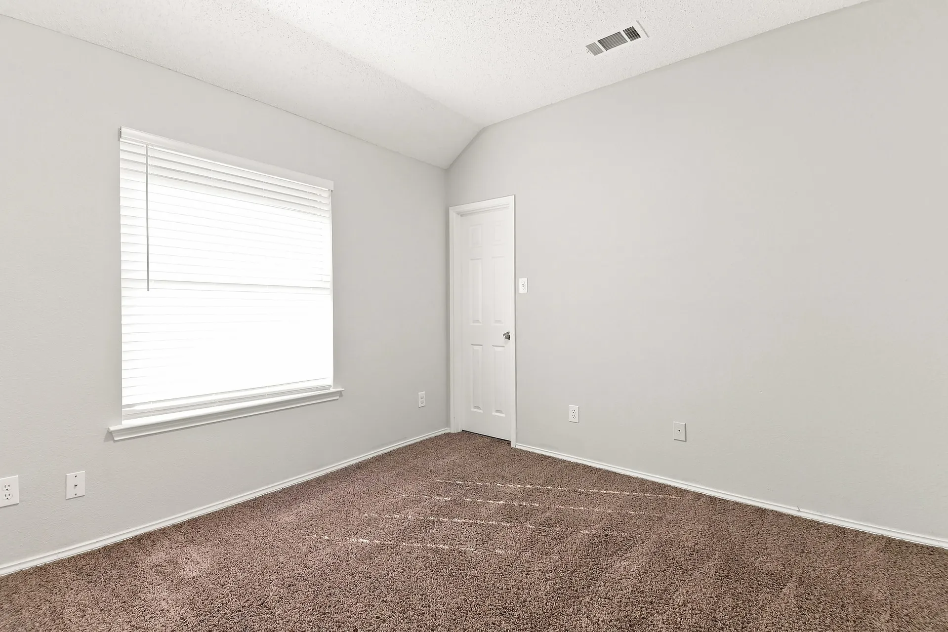 Single Family Residence For Sale in Dallas County , 1901 Clifton Drive, Mesquite, Texas 75149, 4 Bedroom, 2 Bathroom, 2 Garage spaces, 2,195 Sqft, built in 1997, mls#21393729, Real Estate Agent in Mesquite, Homes For Sale in Dallas county, Homes For Sale in Mesquite, Realtor in Mesquite Texas, Real Estate Brokerage Independent Realty Texas, Luminita Cordes Realtor